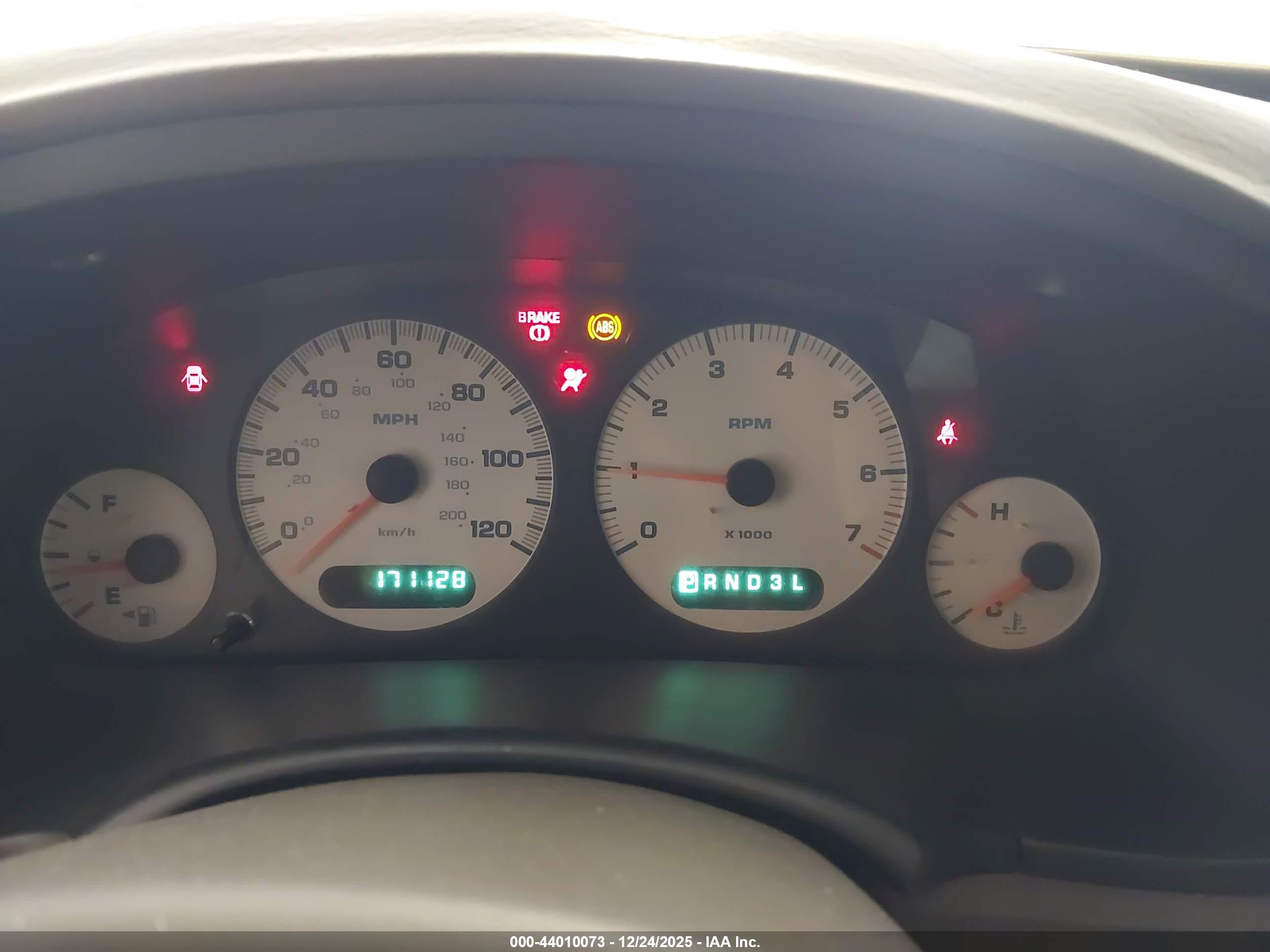 CHRYSLER VOYAGER image 7