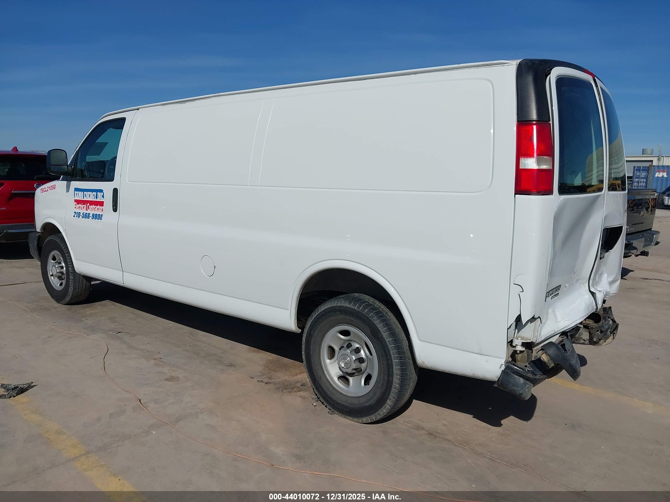 CHEVROLET EXPRESS image 3