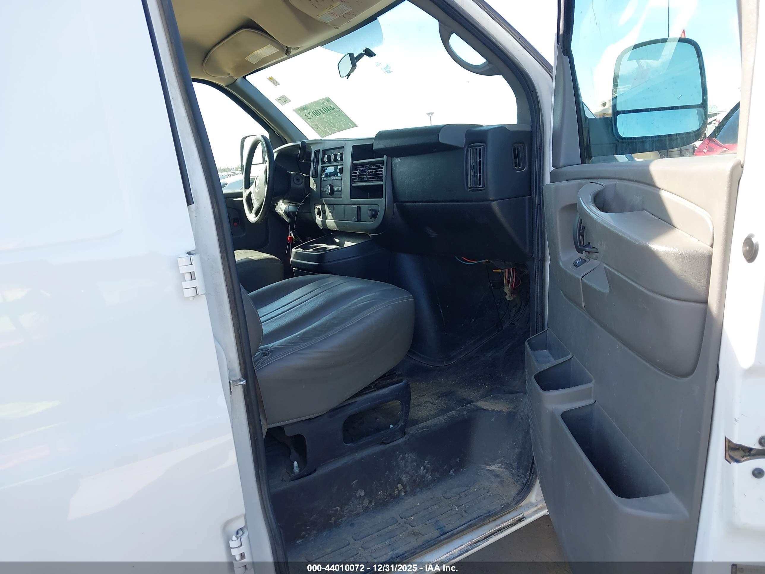 CHEVROLET EXPRESS image 5