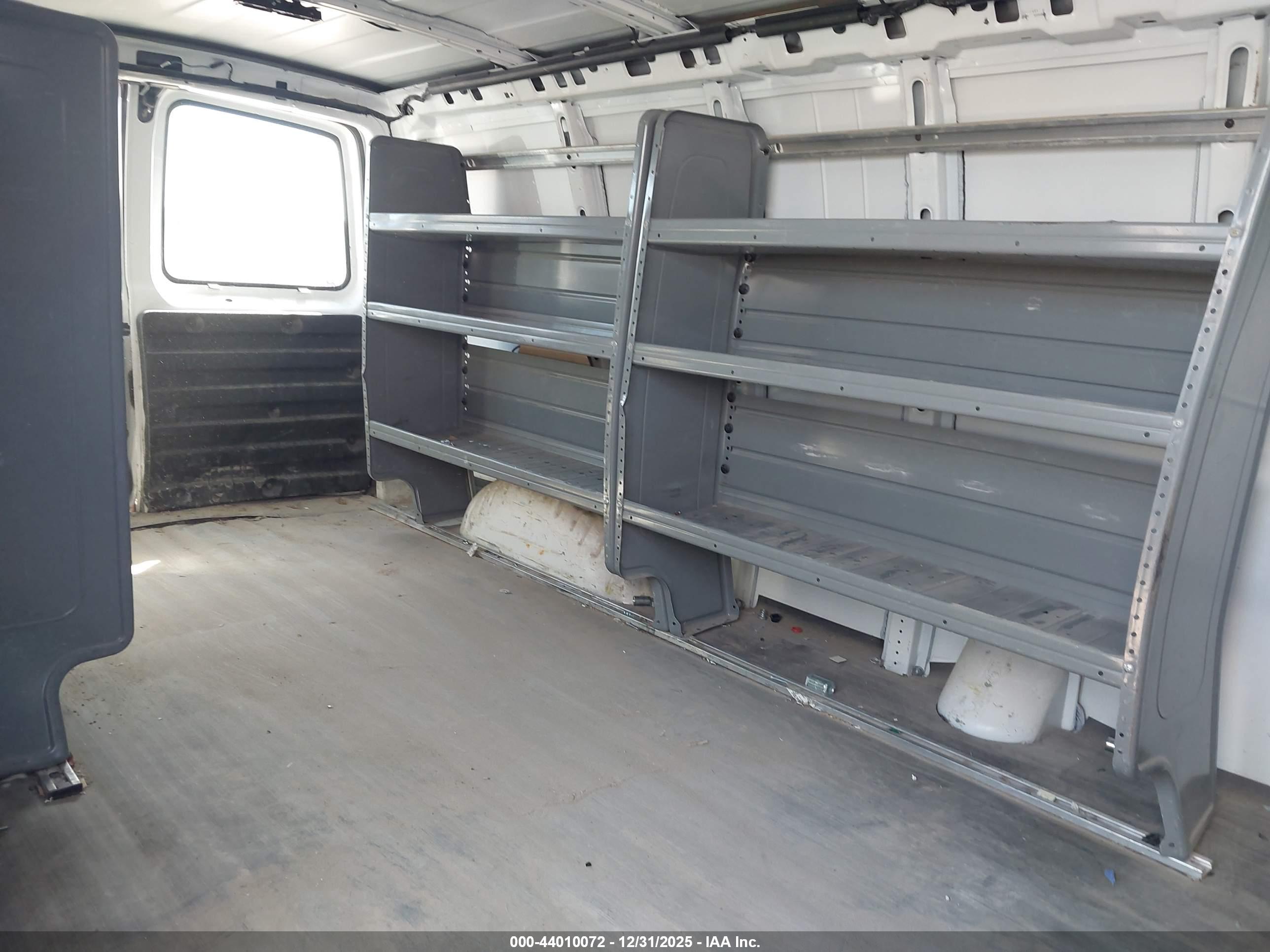 CHEVROLET EXPRESS image 8