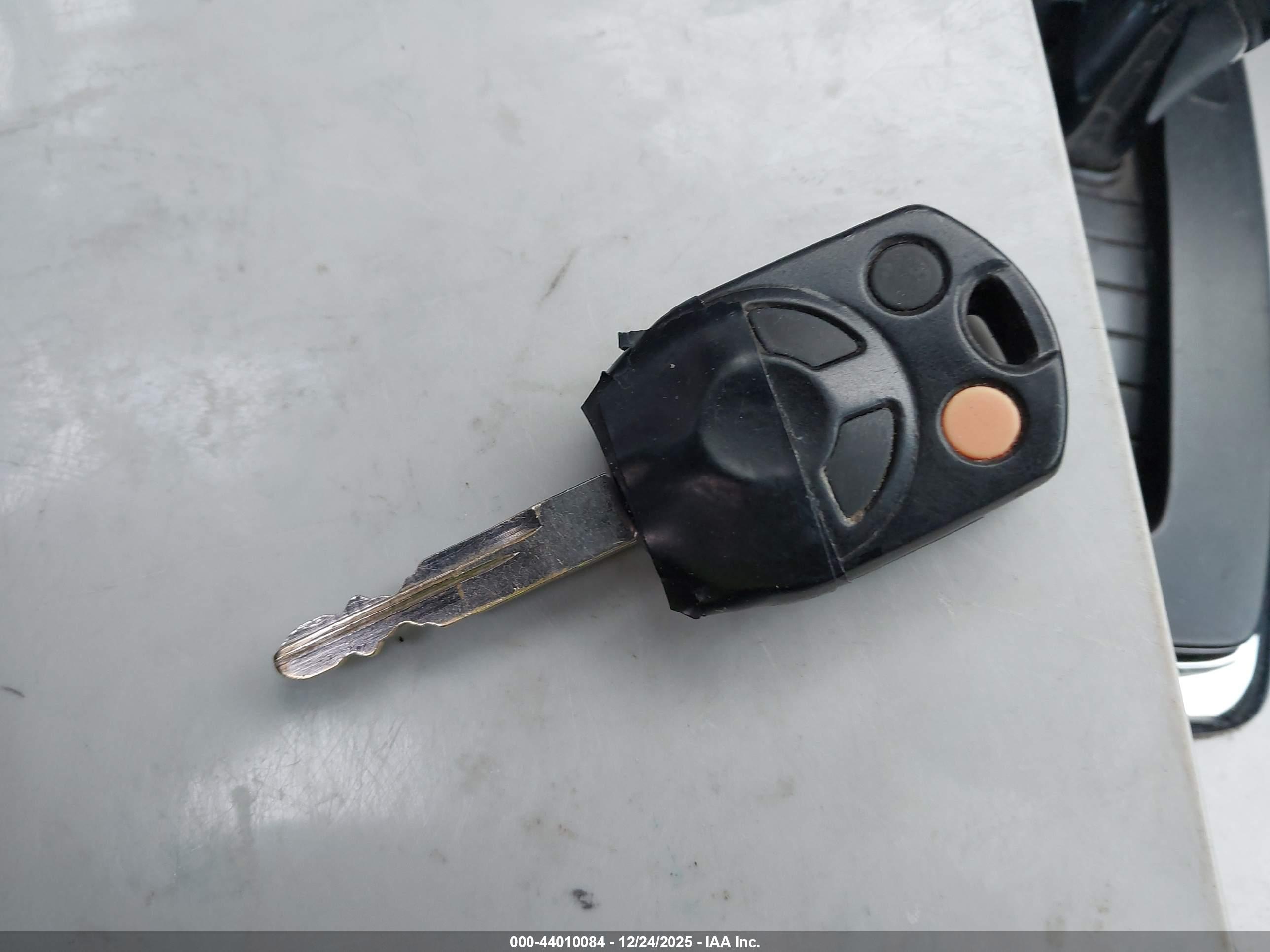 FORD FUSION image 11