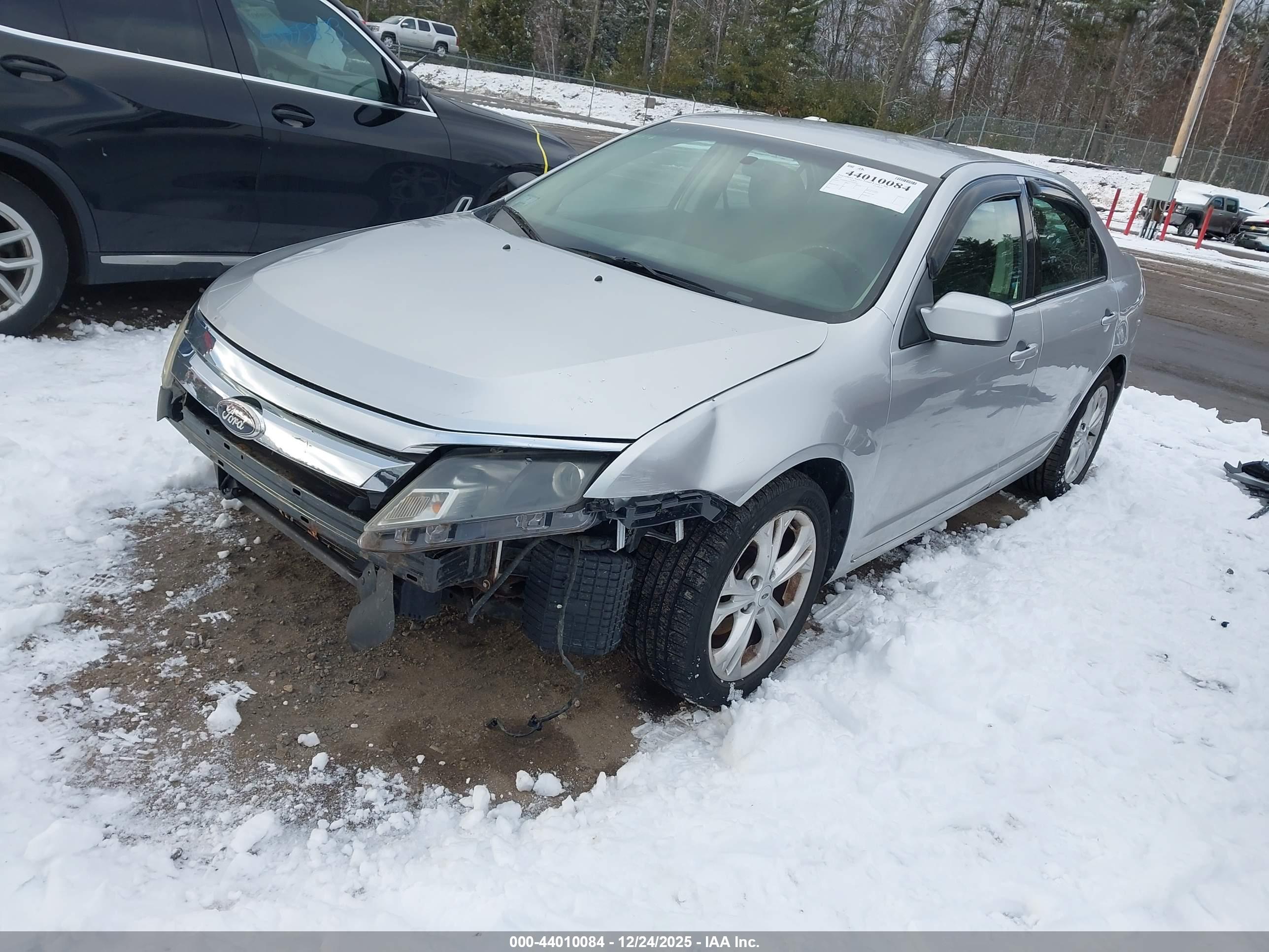 FORD FUSION image 2