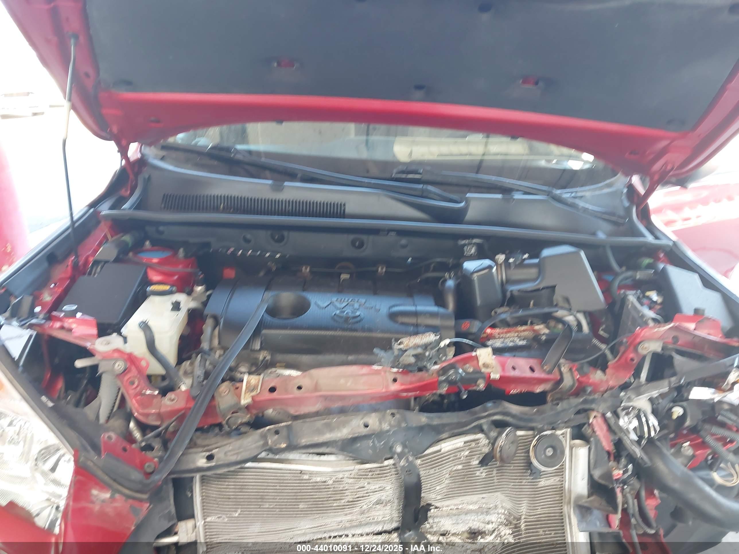 TOYOTA RAV4 image 10