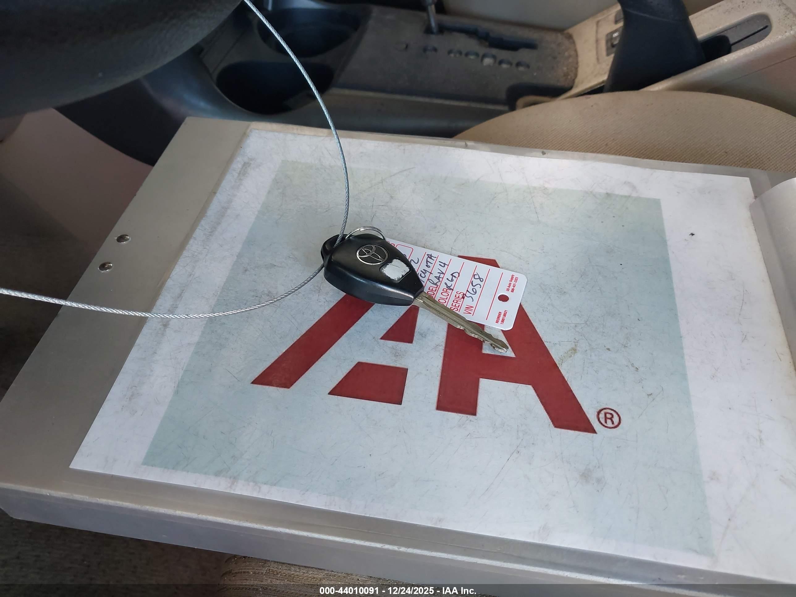 TOYOTA RAV4 image 11