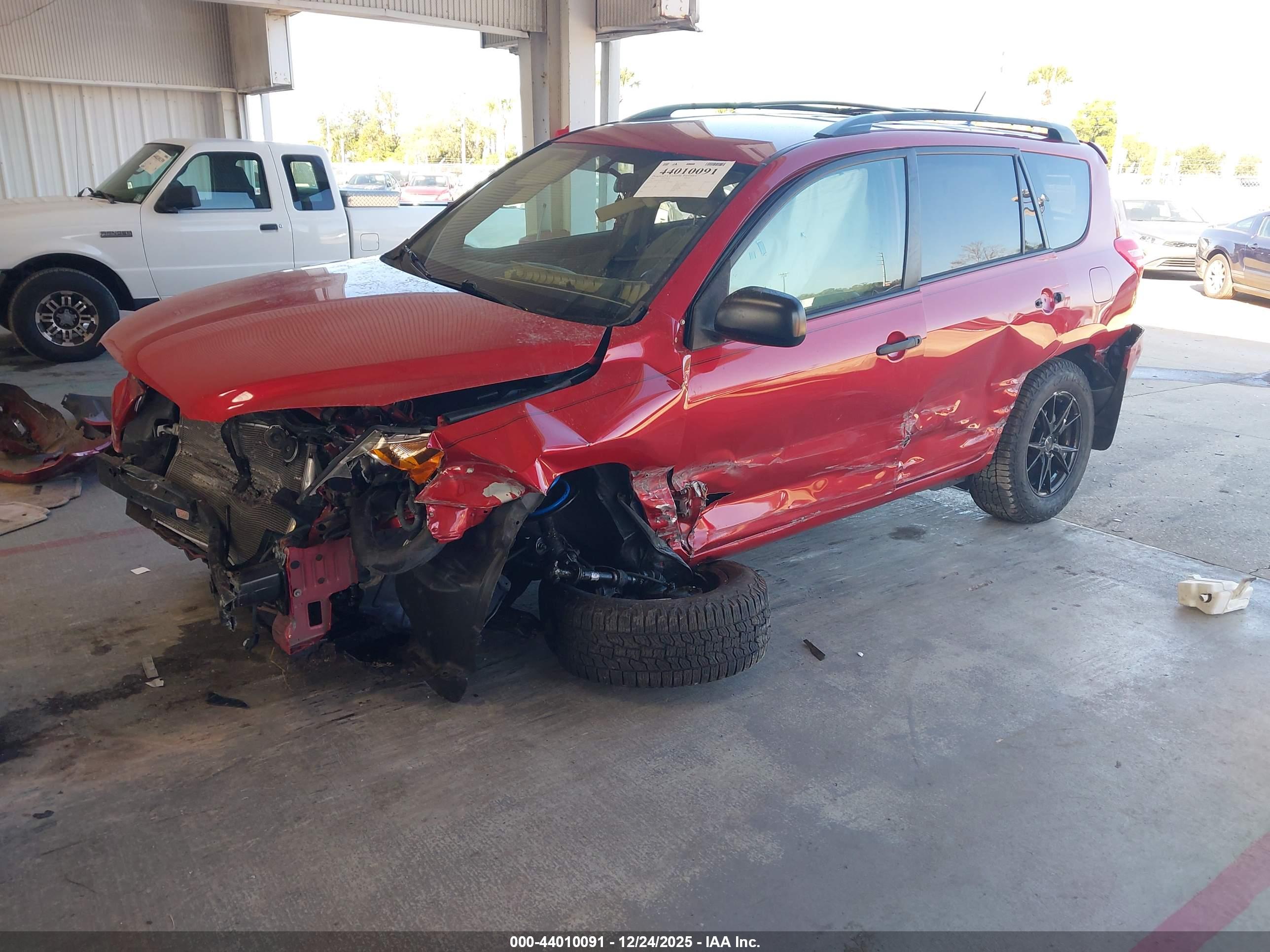 TOYOTA RAV4 image 2