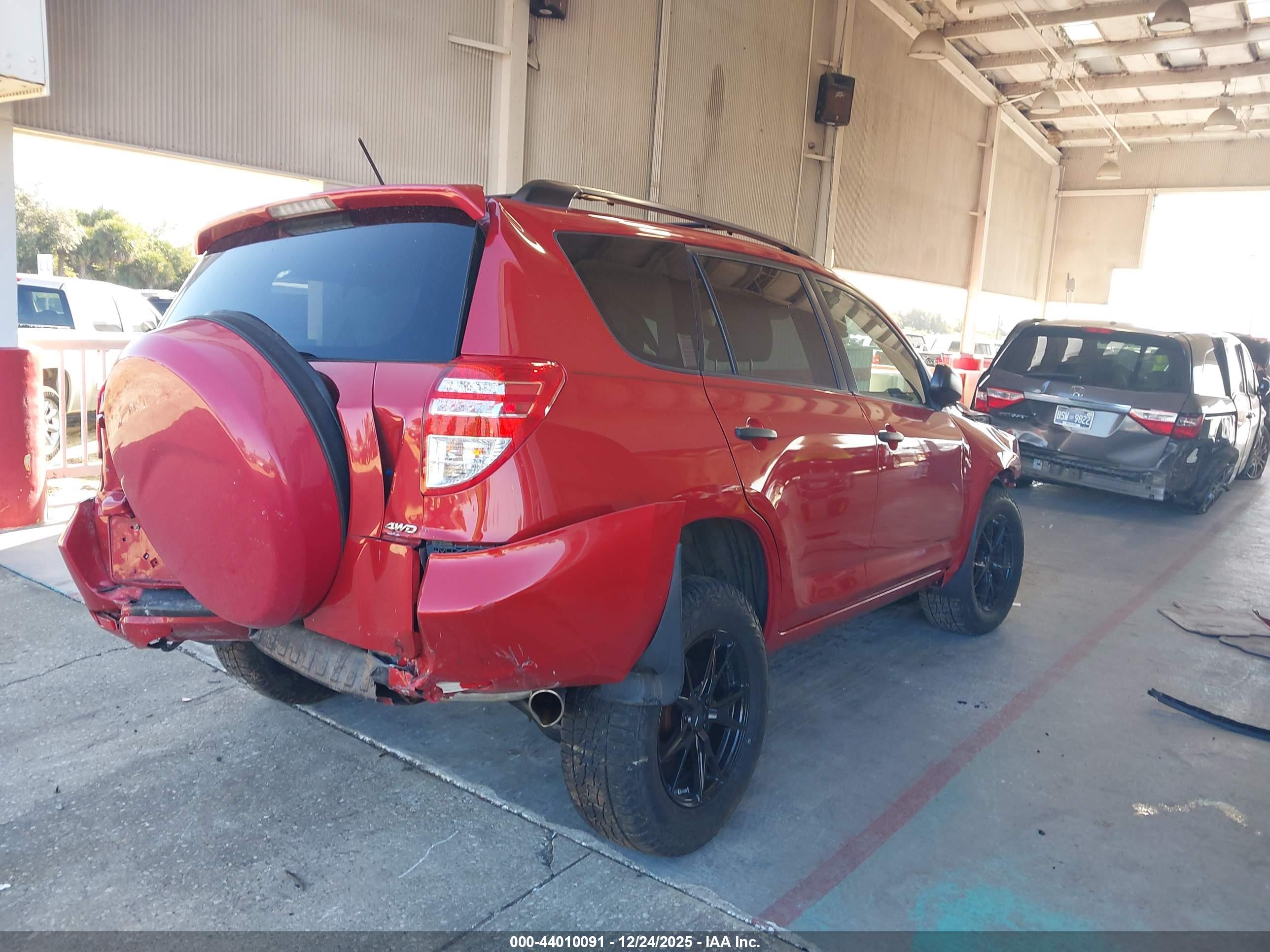 TOYOTA RAV4 image 4