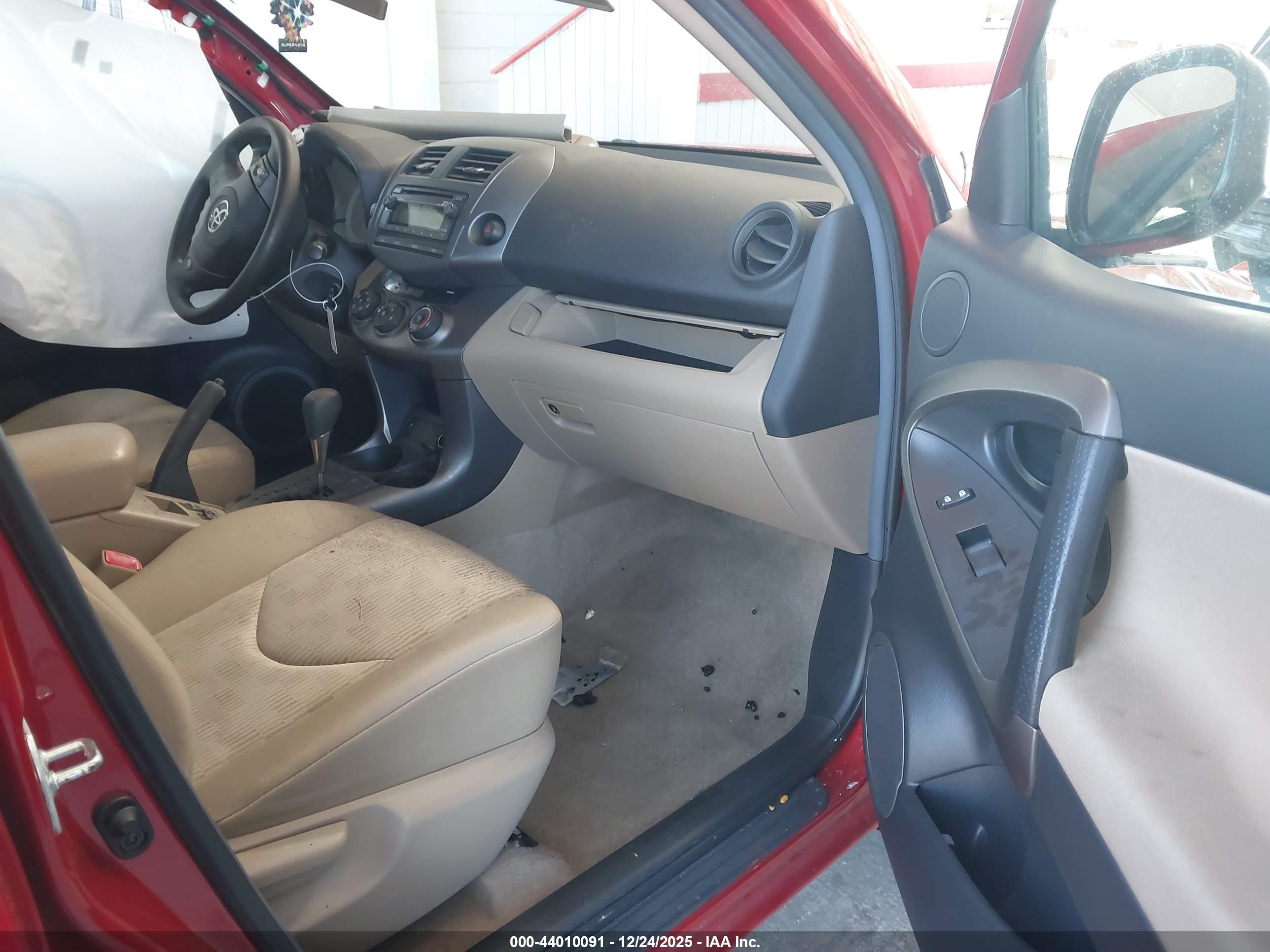 TOYOTA RAV4 image 5