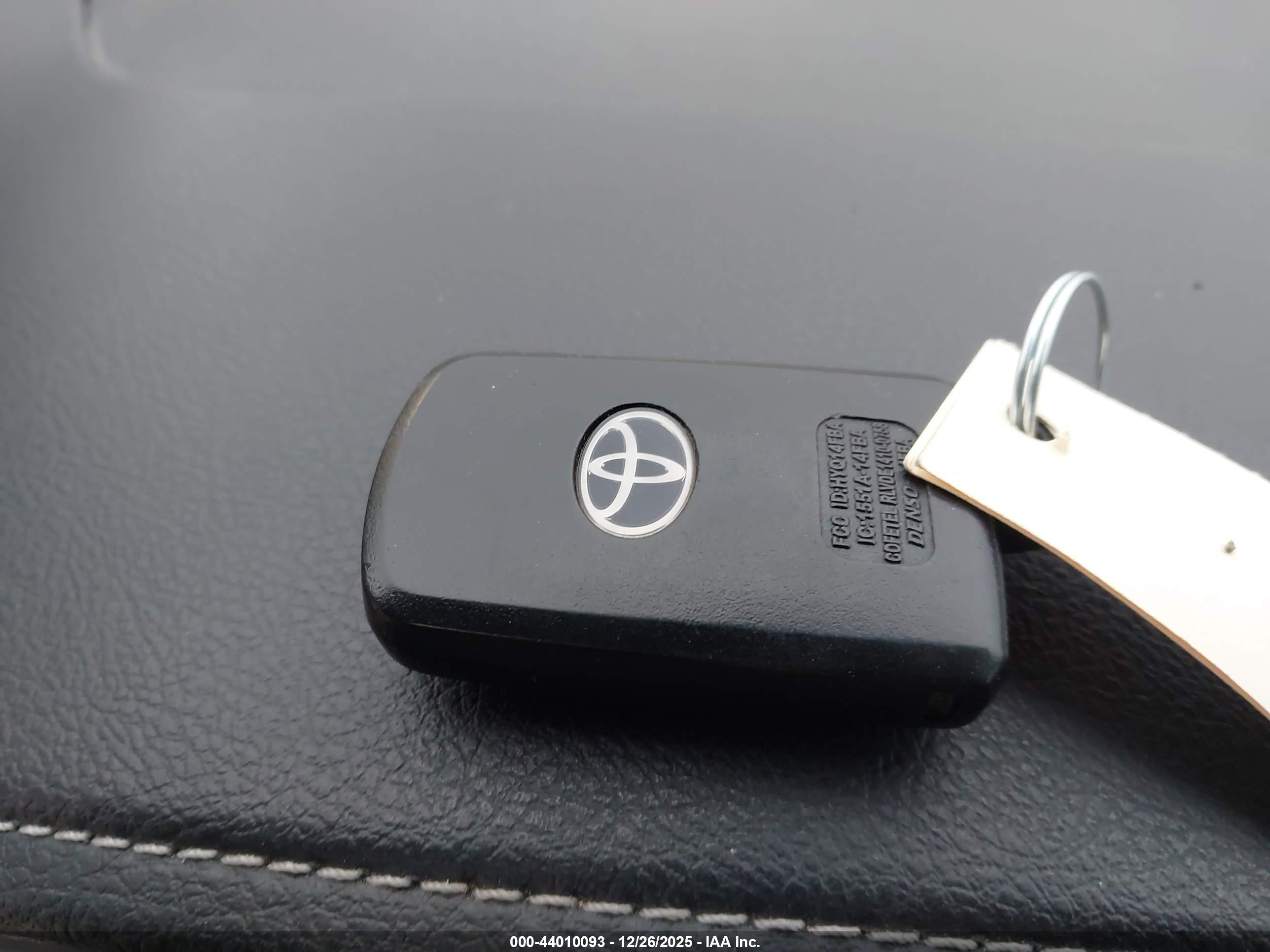 TOYOTA CAMRY image 11