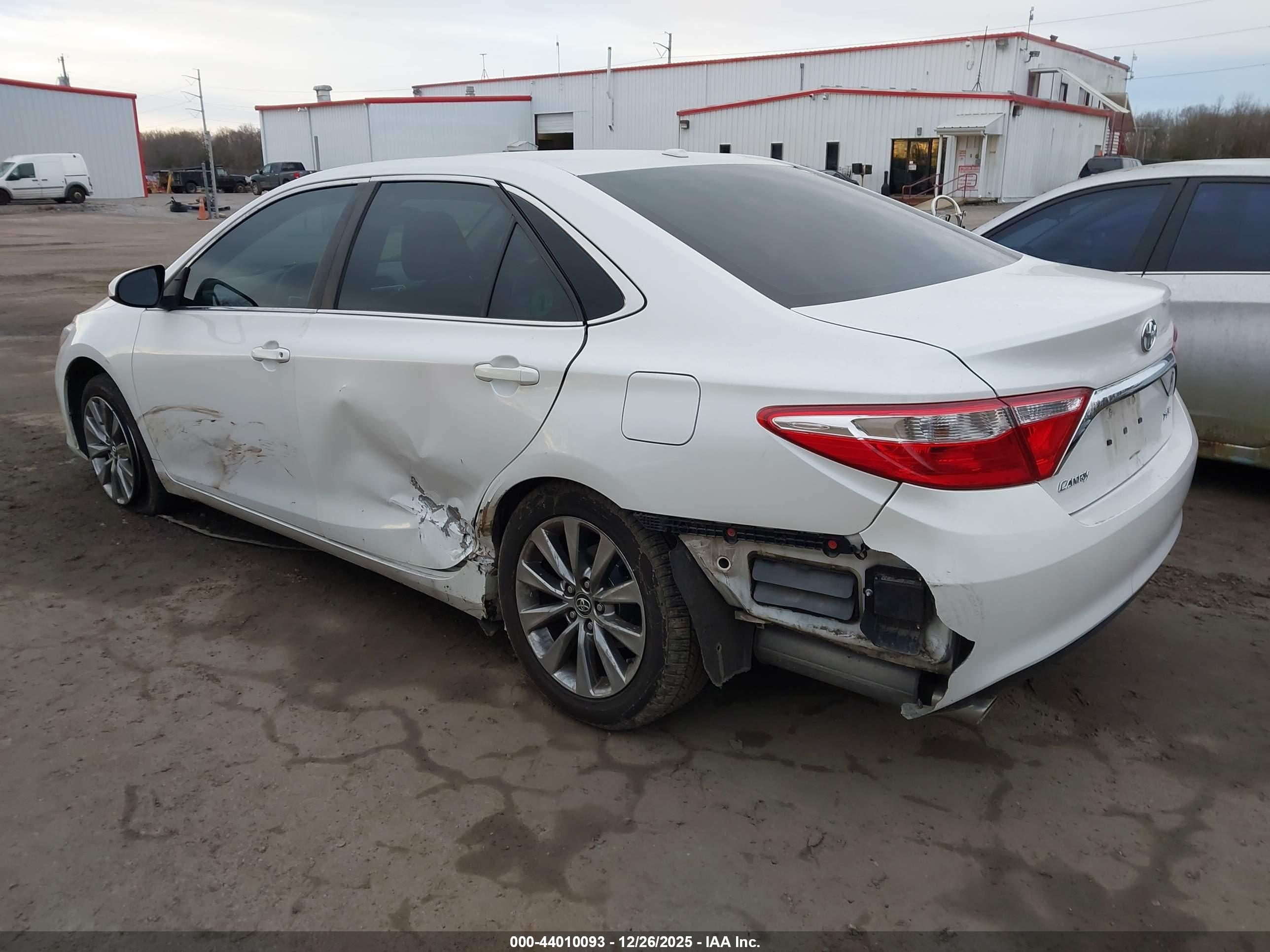 TOYOTA CAMRY image 3
