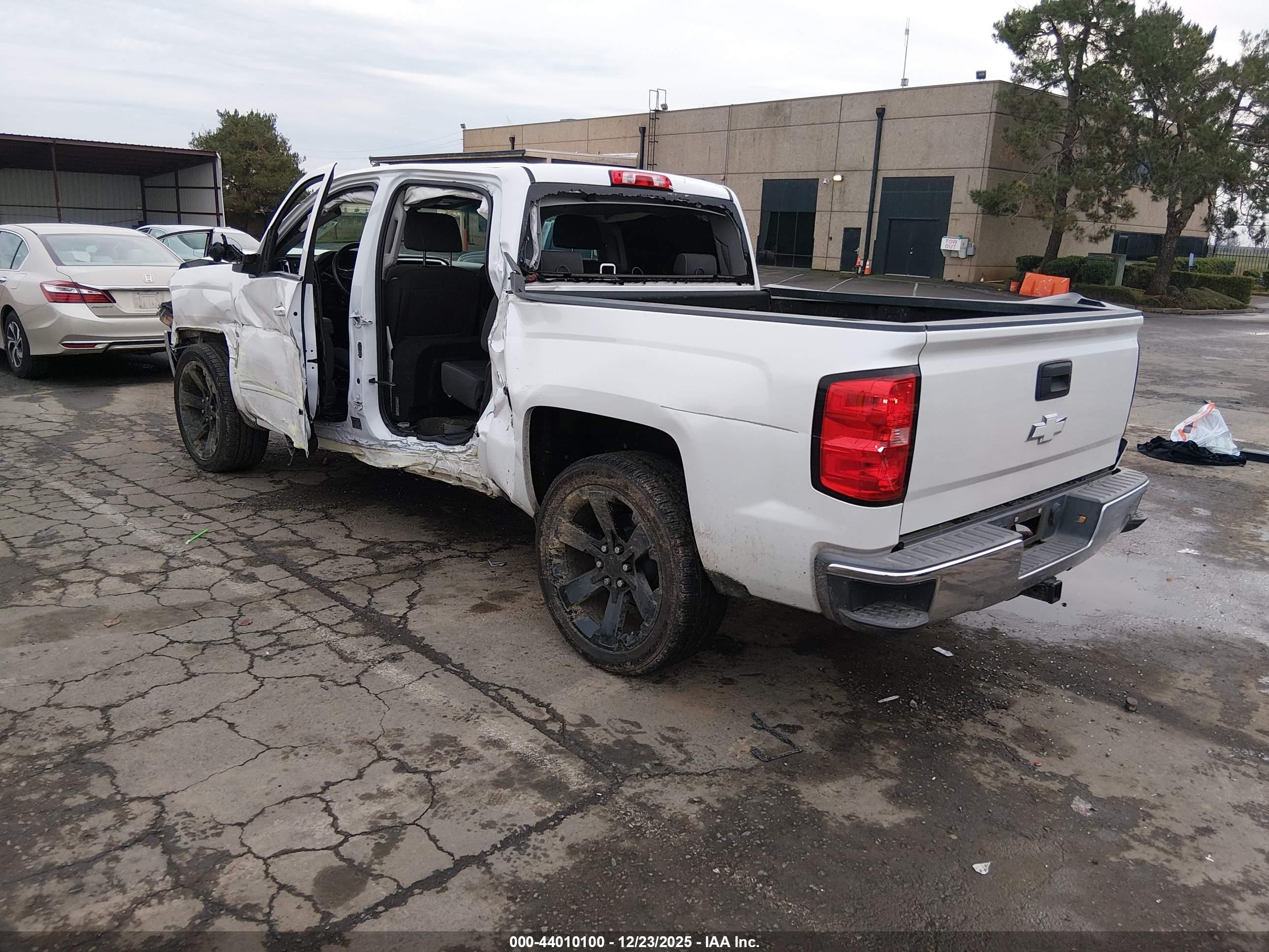 CHEVROLET SILVERADO image 3