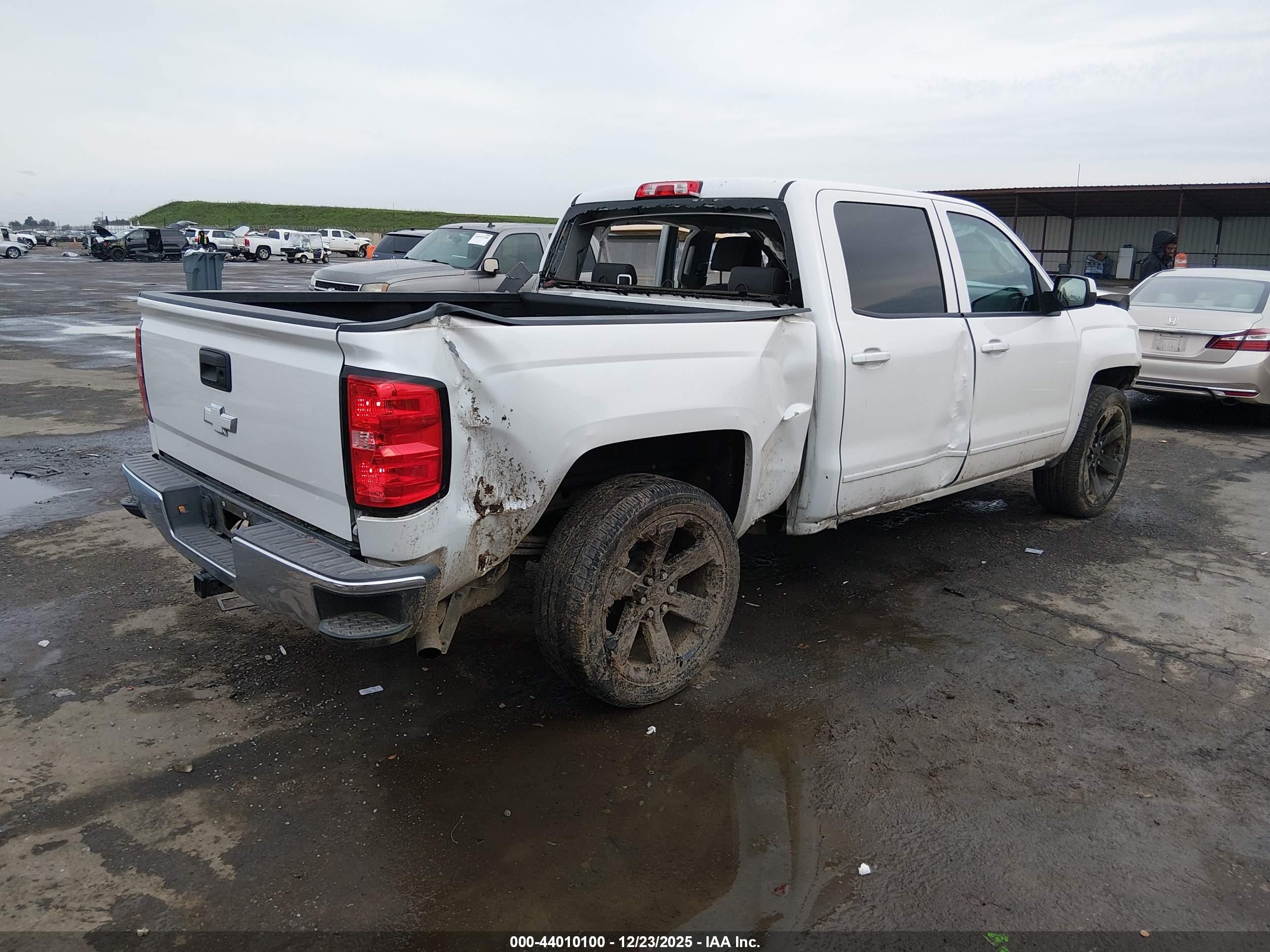 CHEVROLET SILVERADO image 4