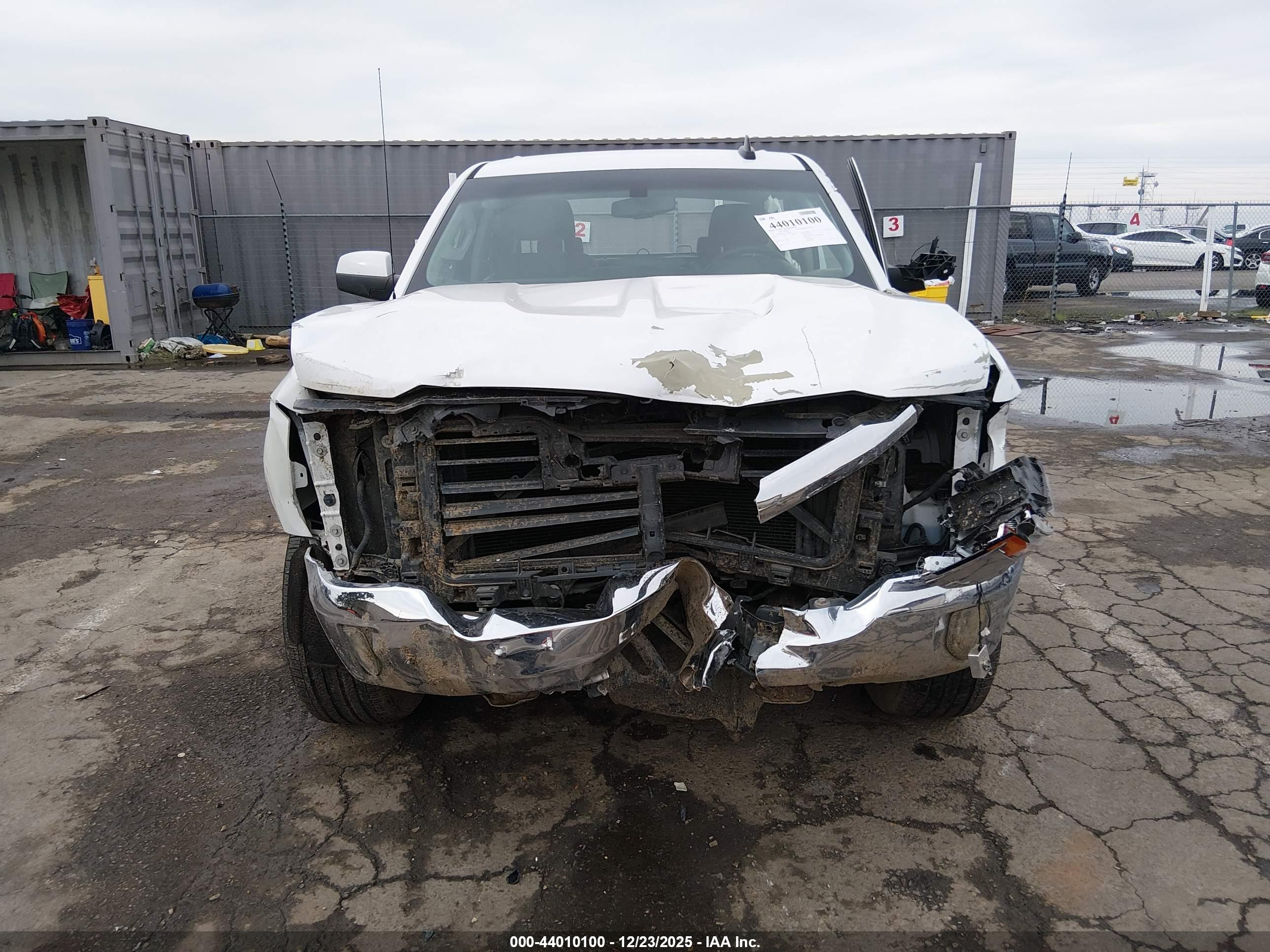 CHEVROLET SILVERADO image 6