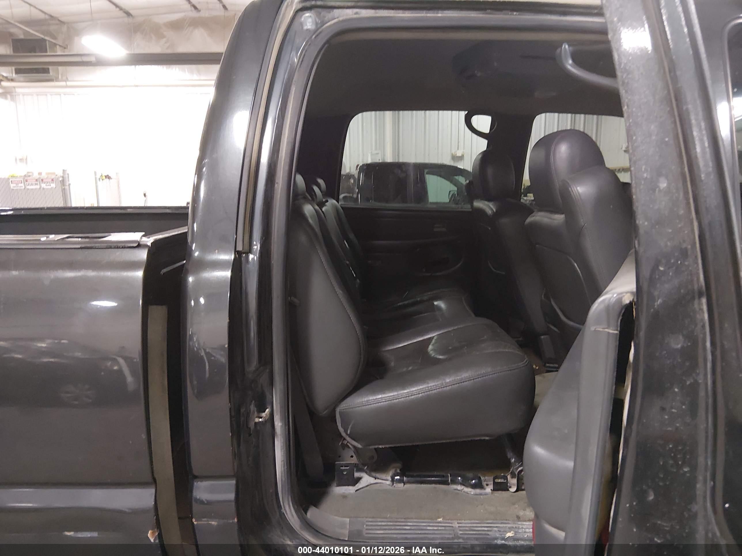 GMC SIERRA image 8