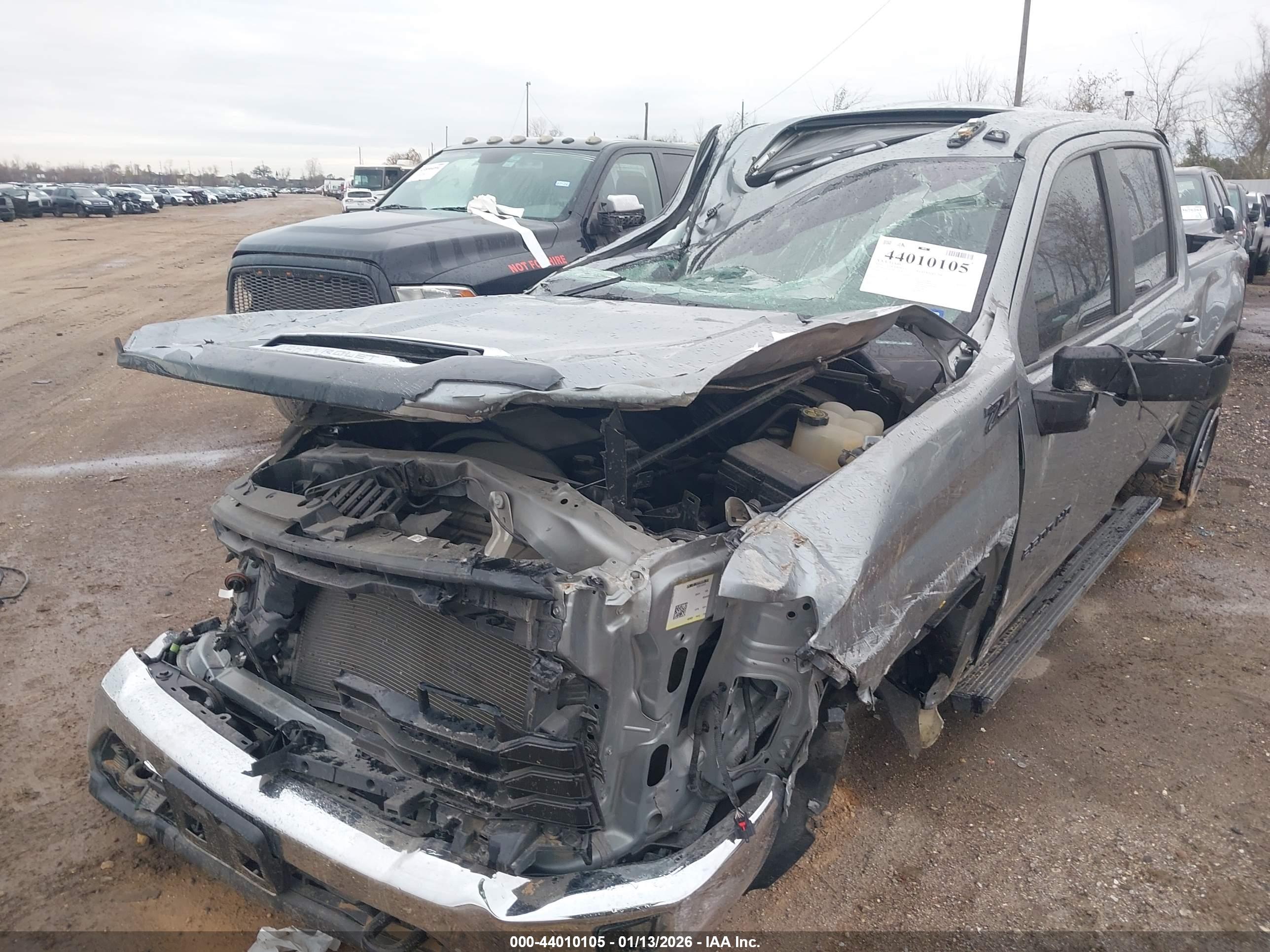 CHEVROLET SILVERADO image 6