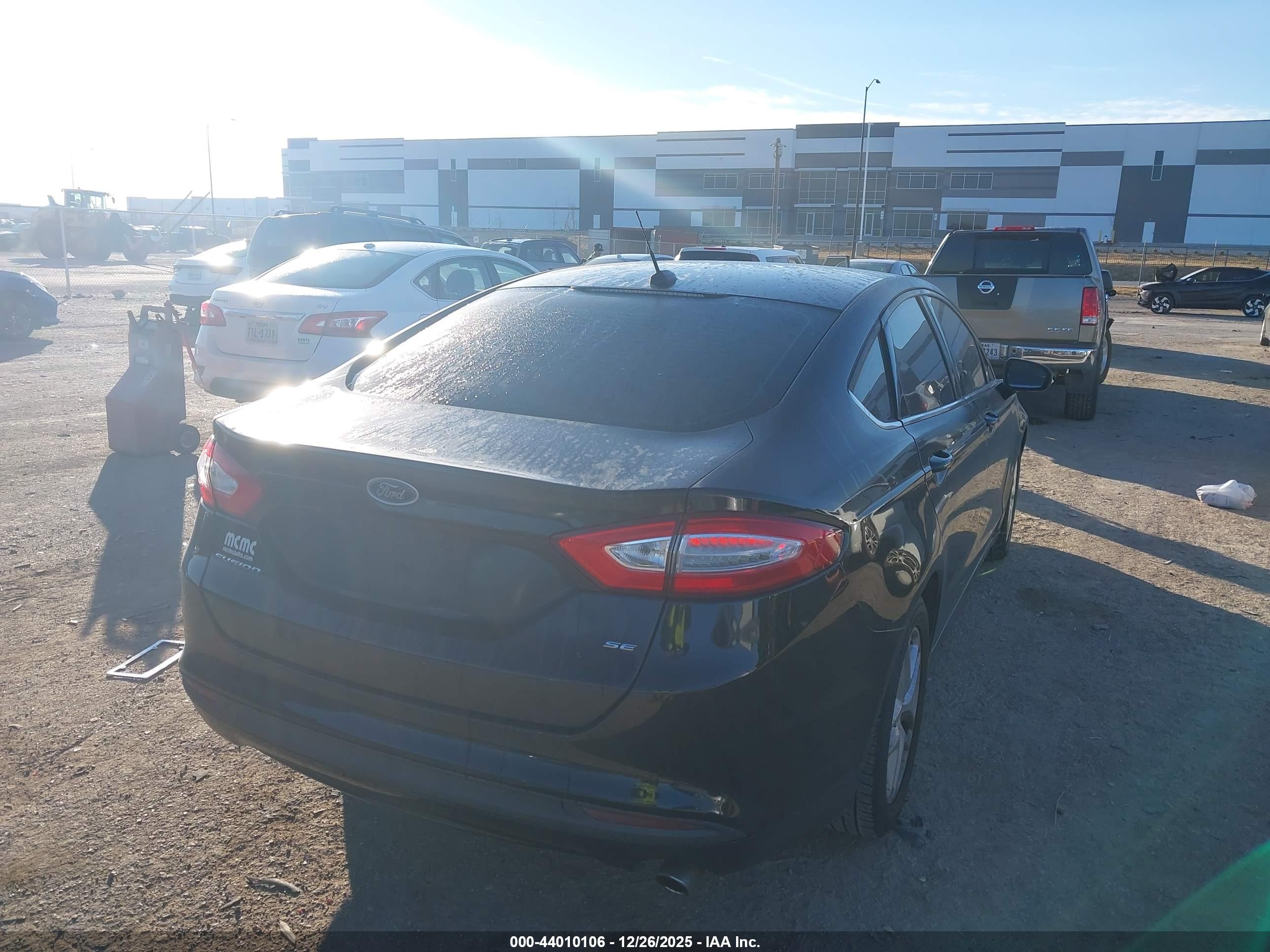 FORD FUSION image 4
