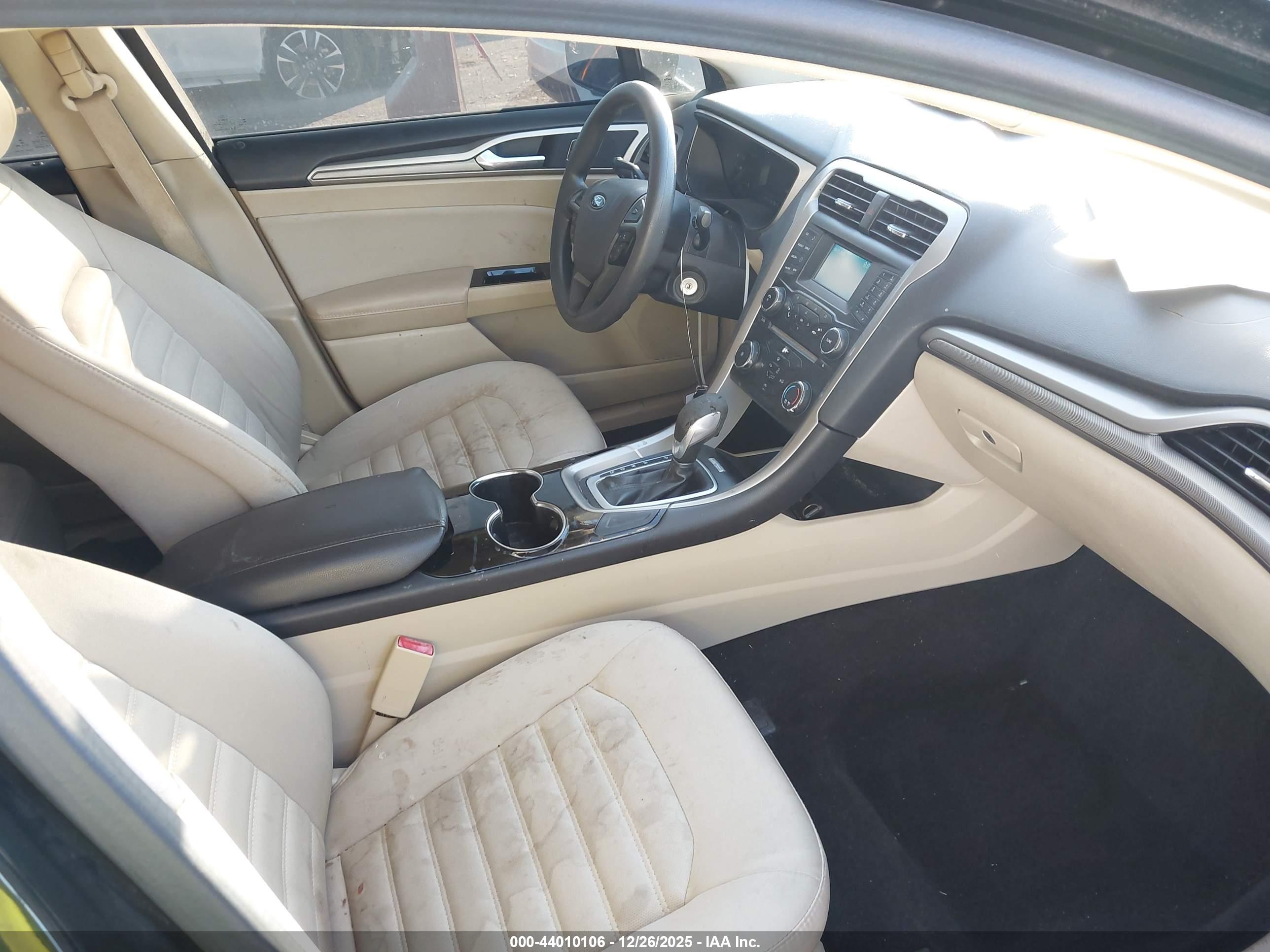 FORD FUSION image 5