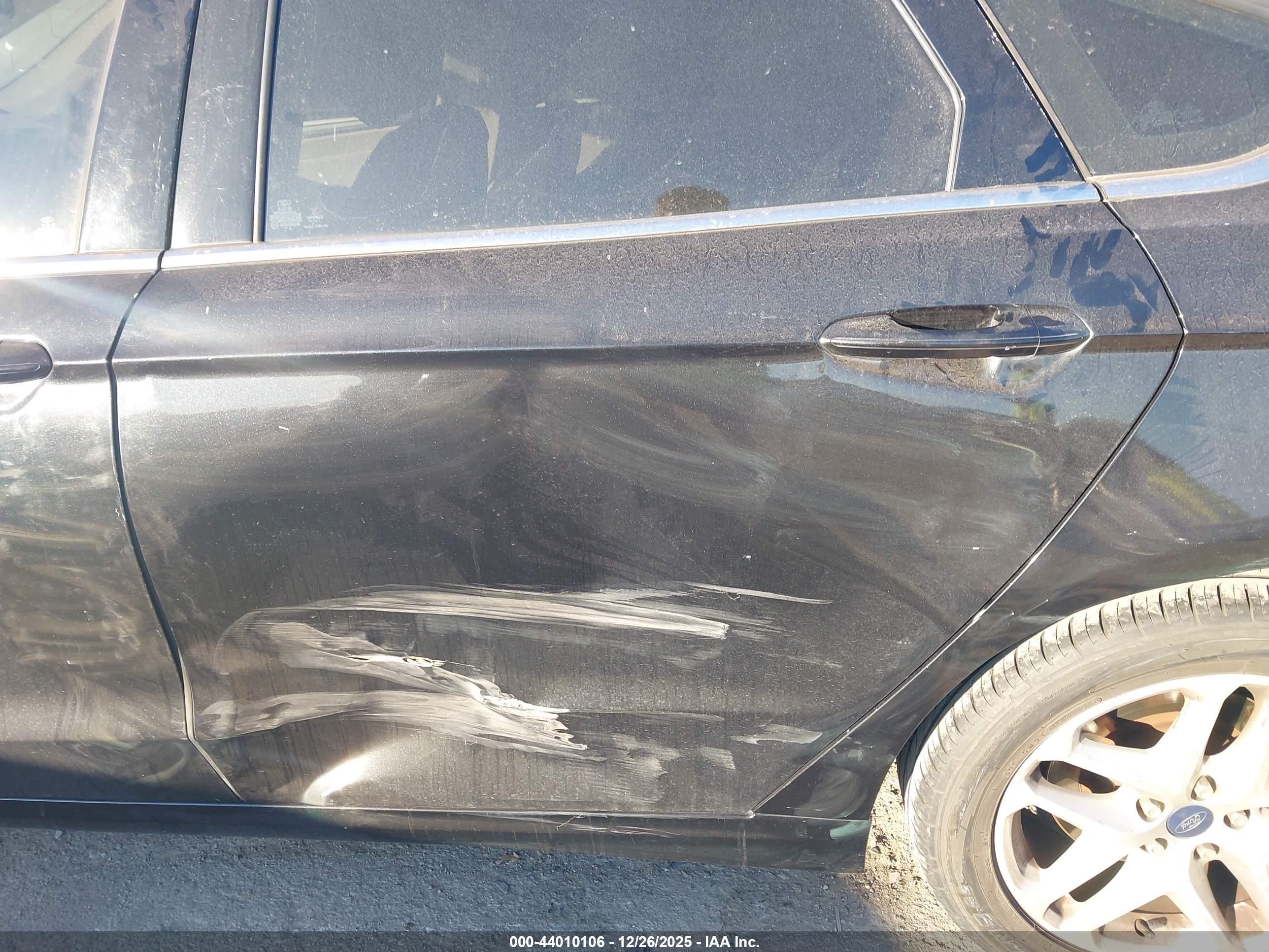 FORD FUSION image 6