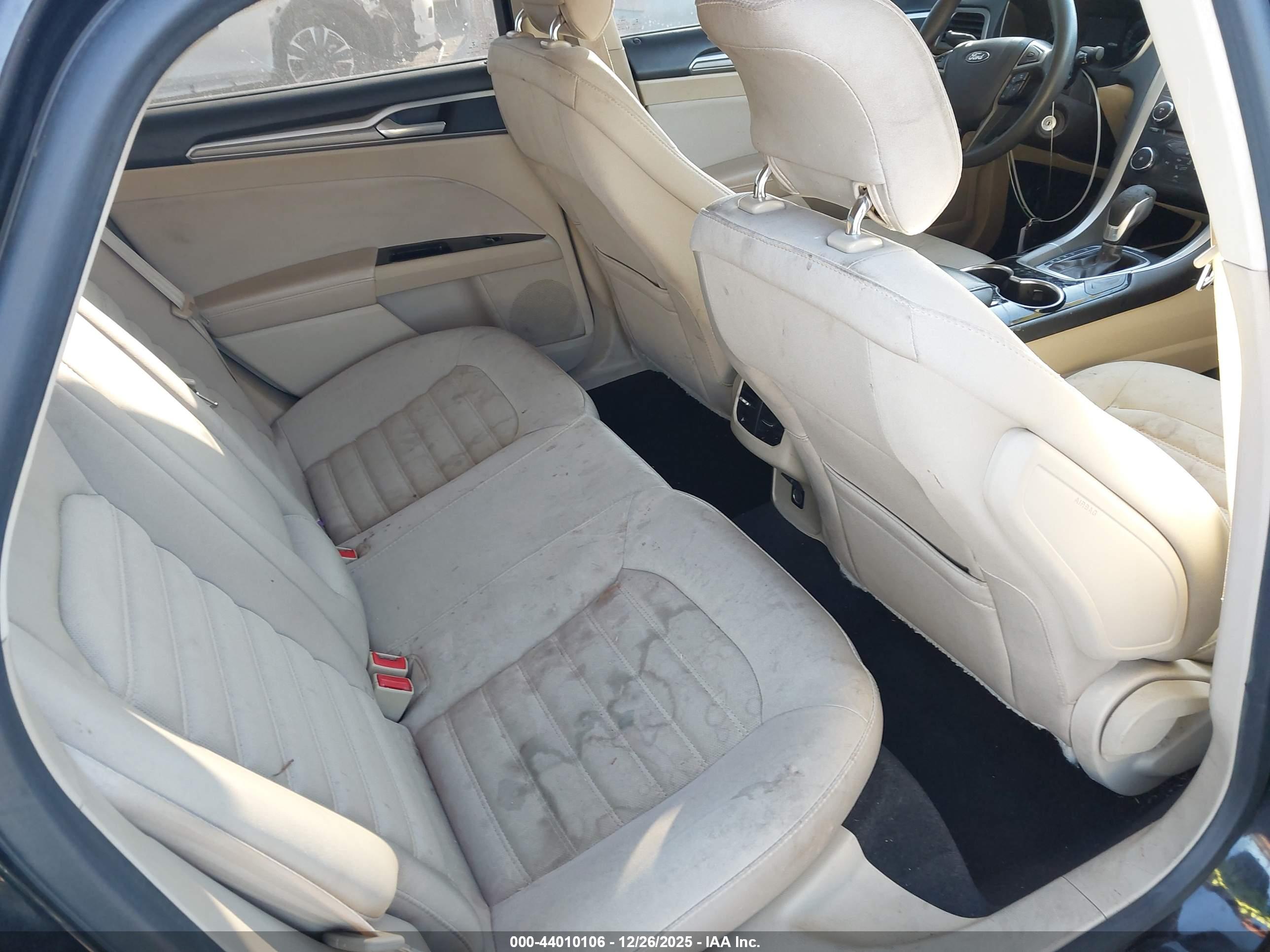 FORD FUSION image 8