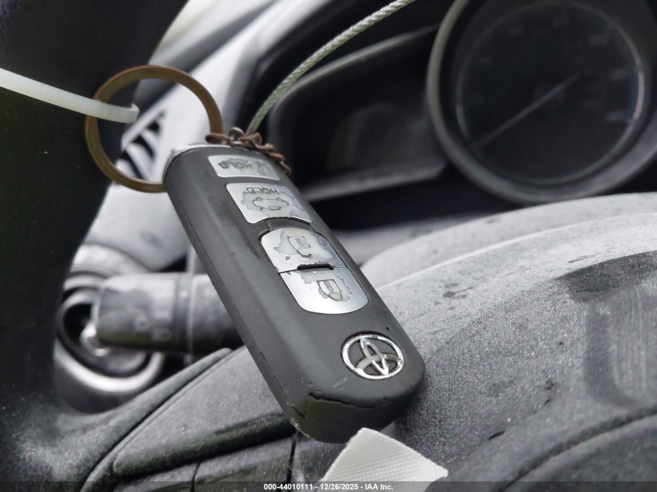 TOYOTA YARIS image 11