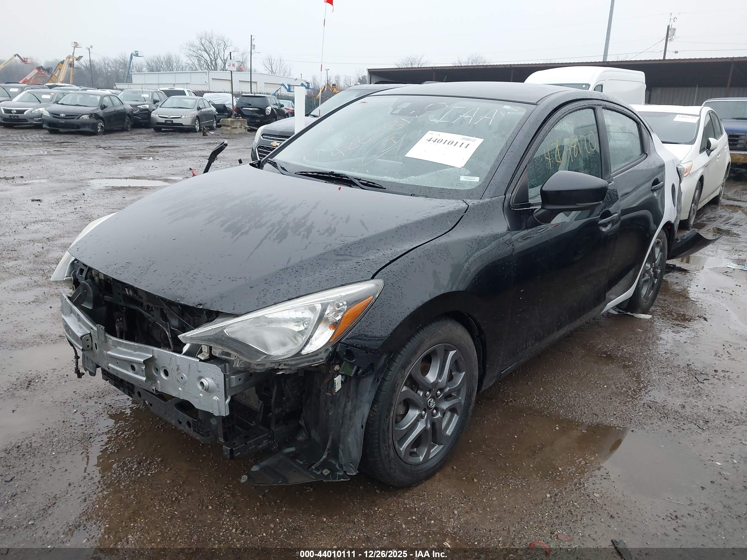TOYOTA YARIS image 2