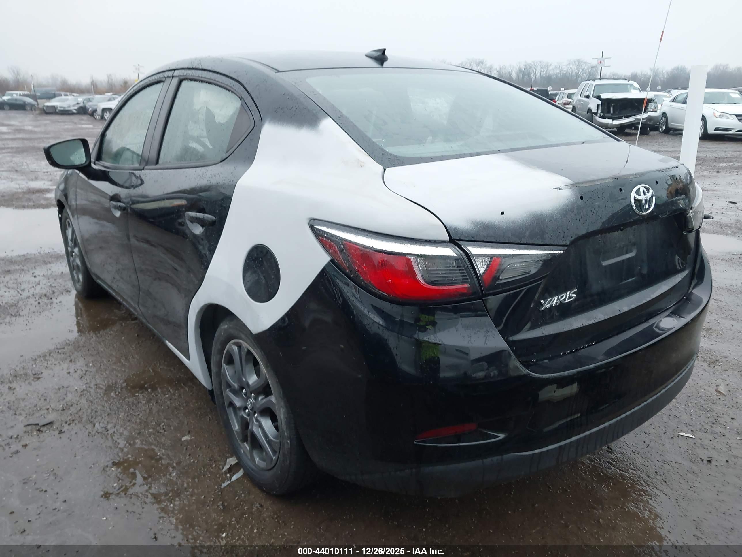 TOYOTA YARIS image 3