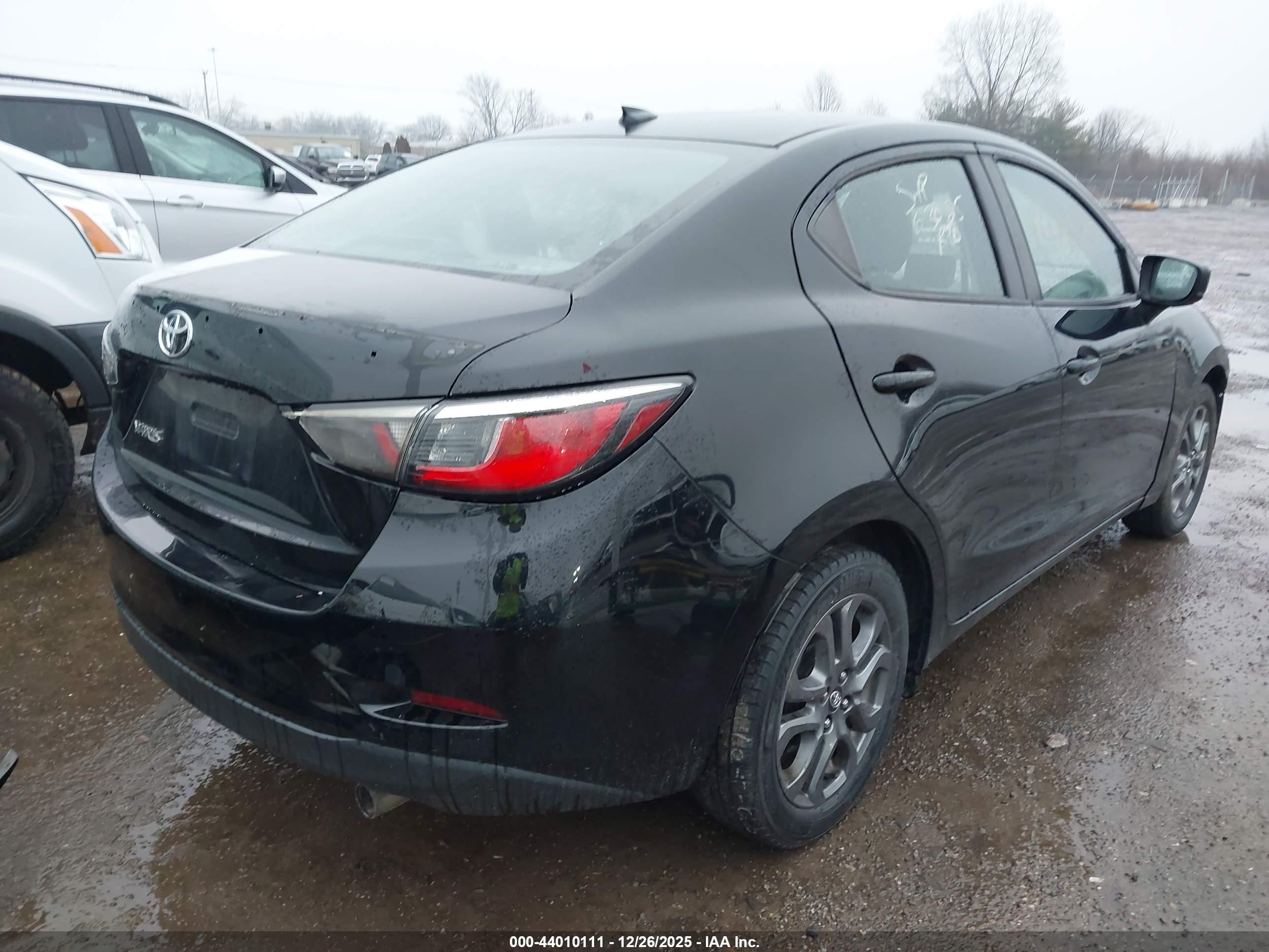 TOYOTA YARIS image 4