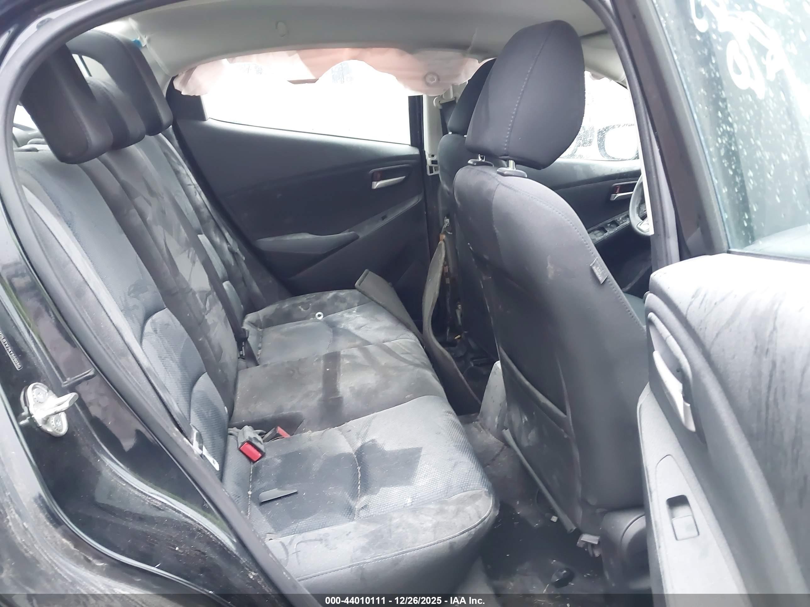 TOYOTA YARIS image 8