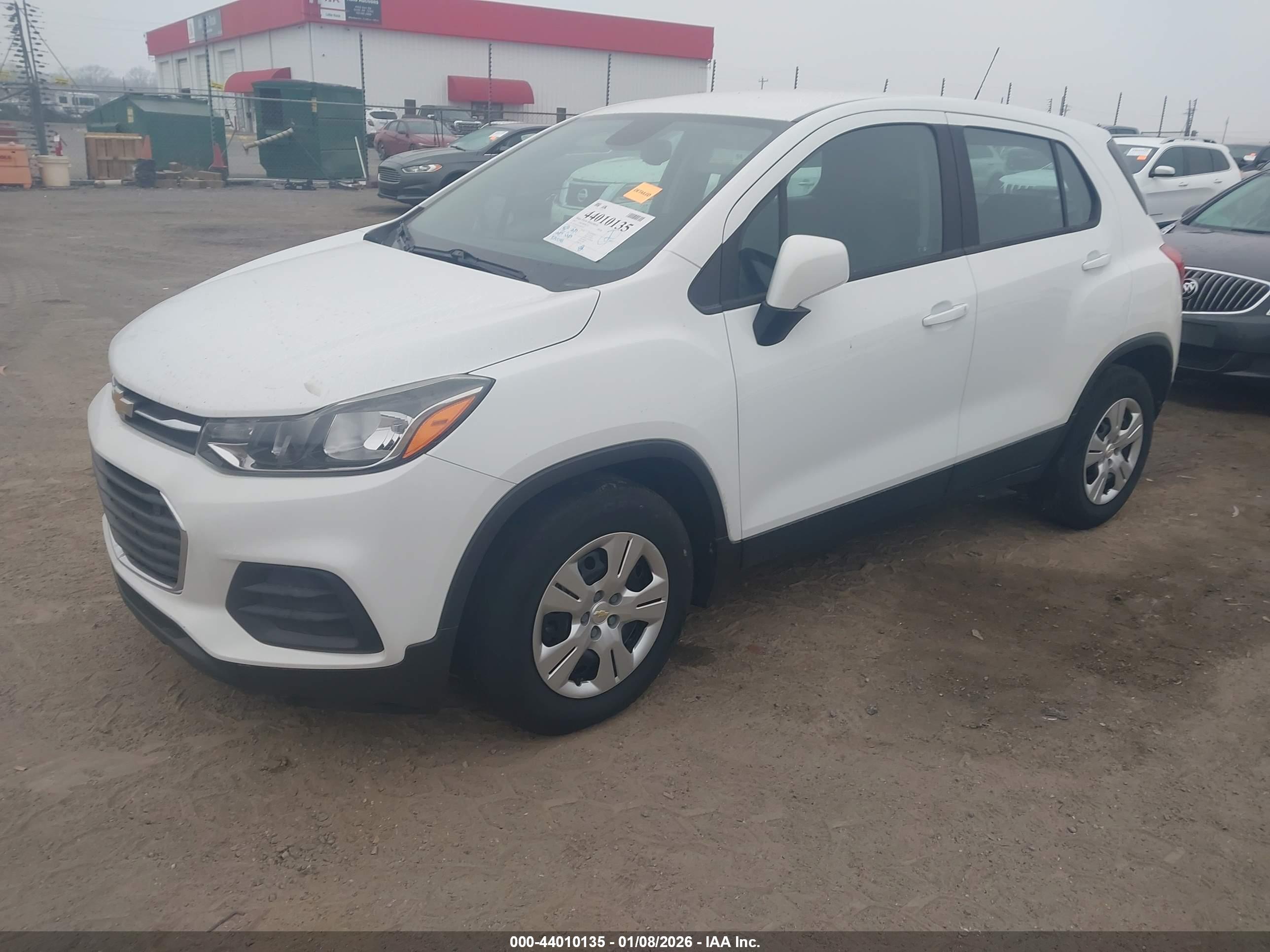 CHEVROLET TRAX image 2