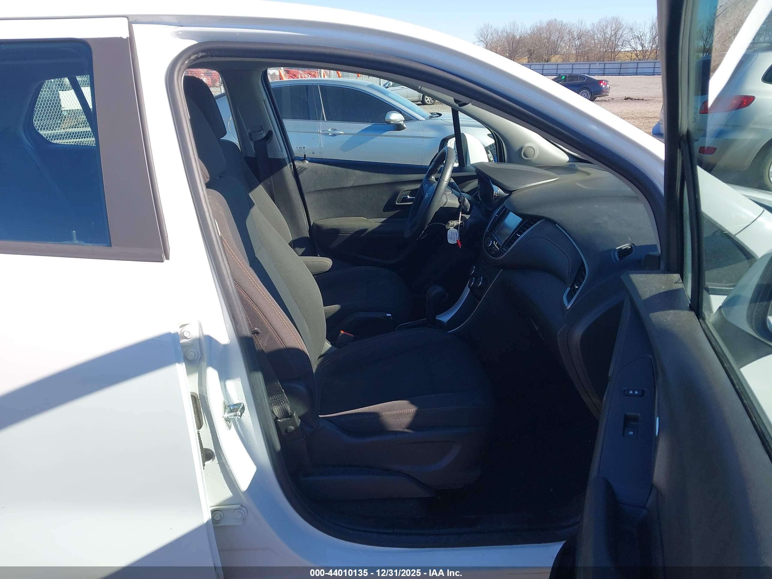 CHEVROLET TRAX image 5