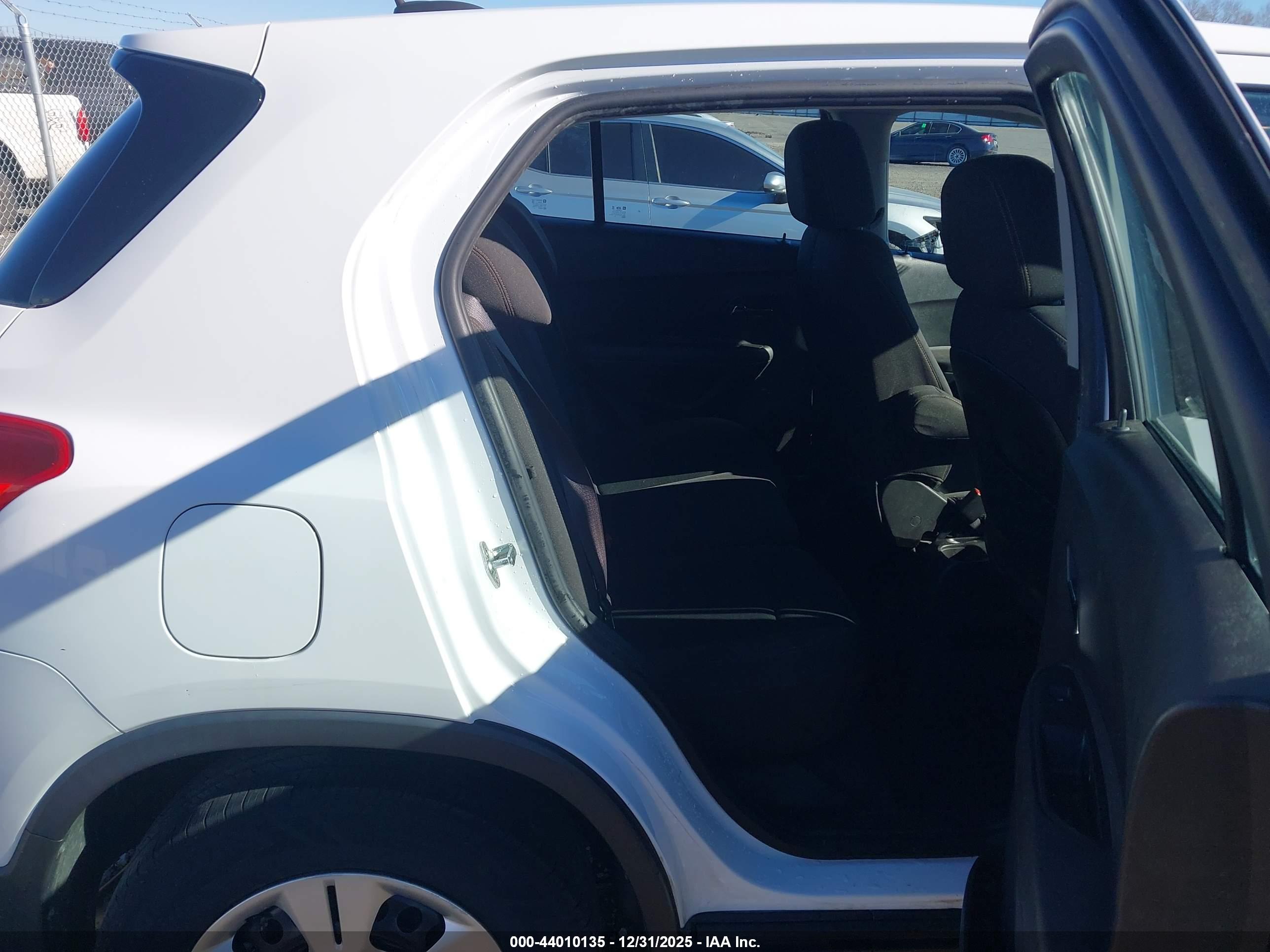 CHEVROLET TRAX image 8