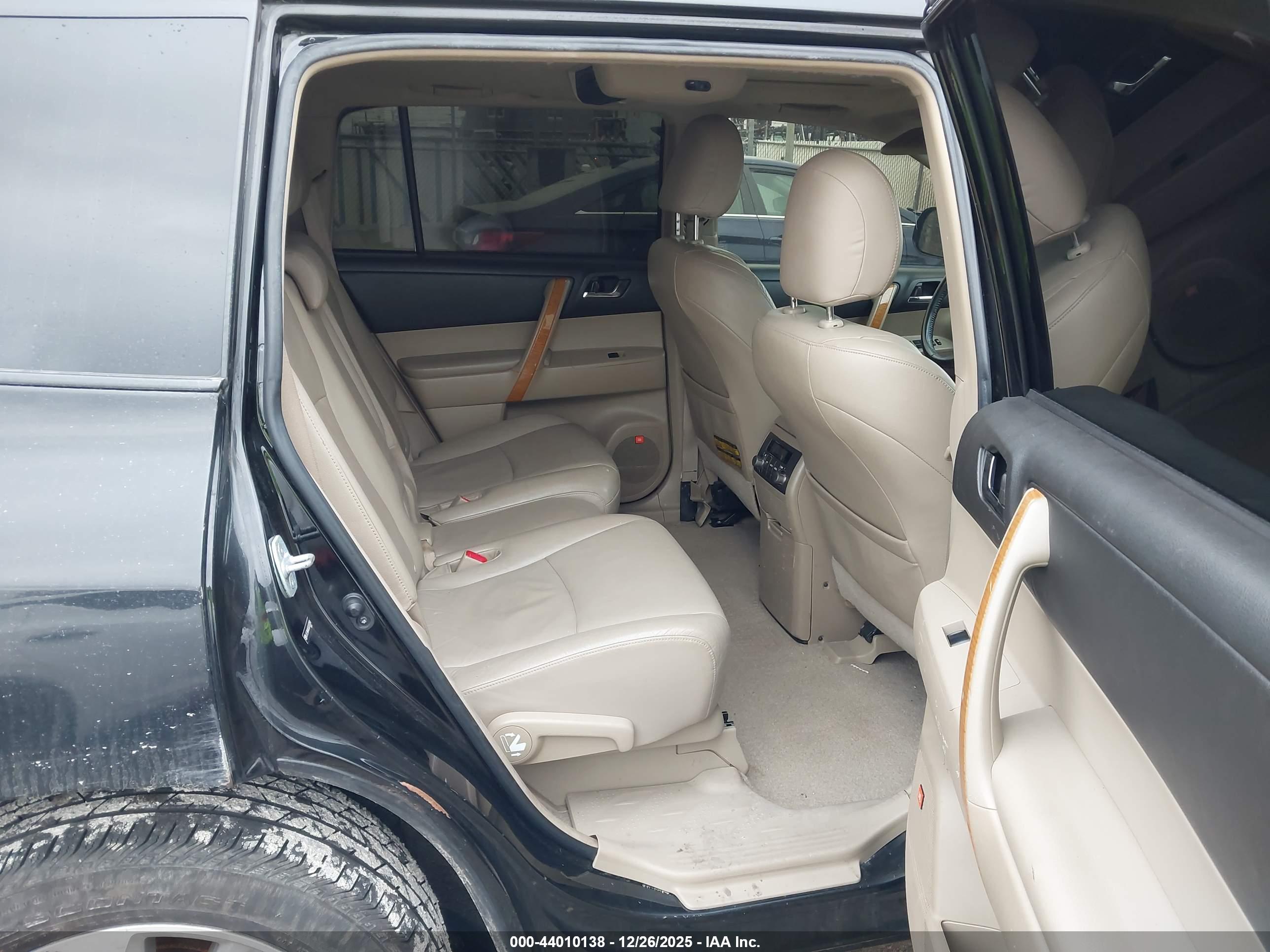 TOYOTA HIGHLANDER image 8