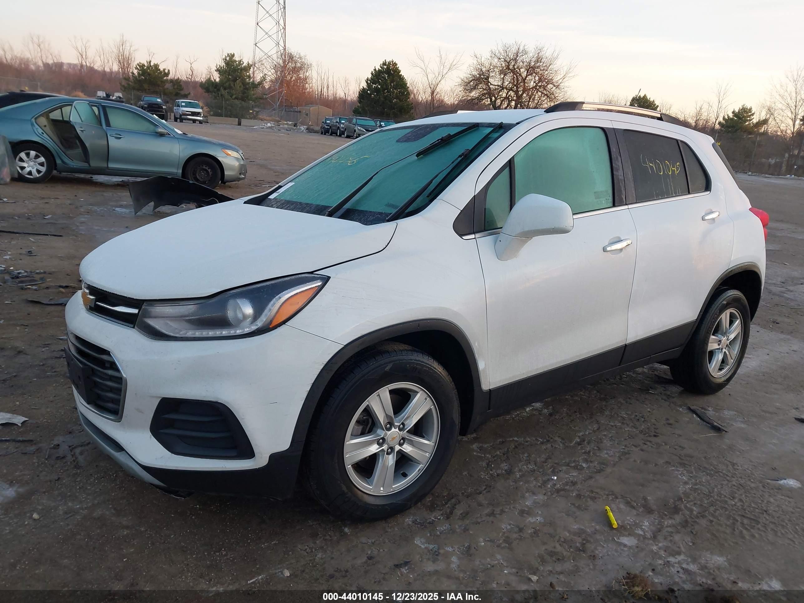 CHEVROLET TRAX image 2