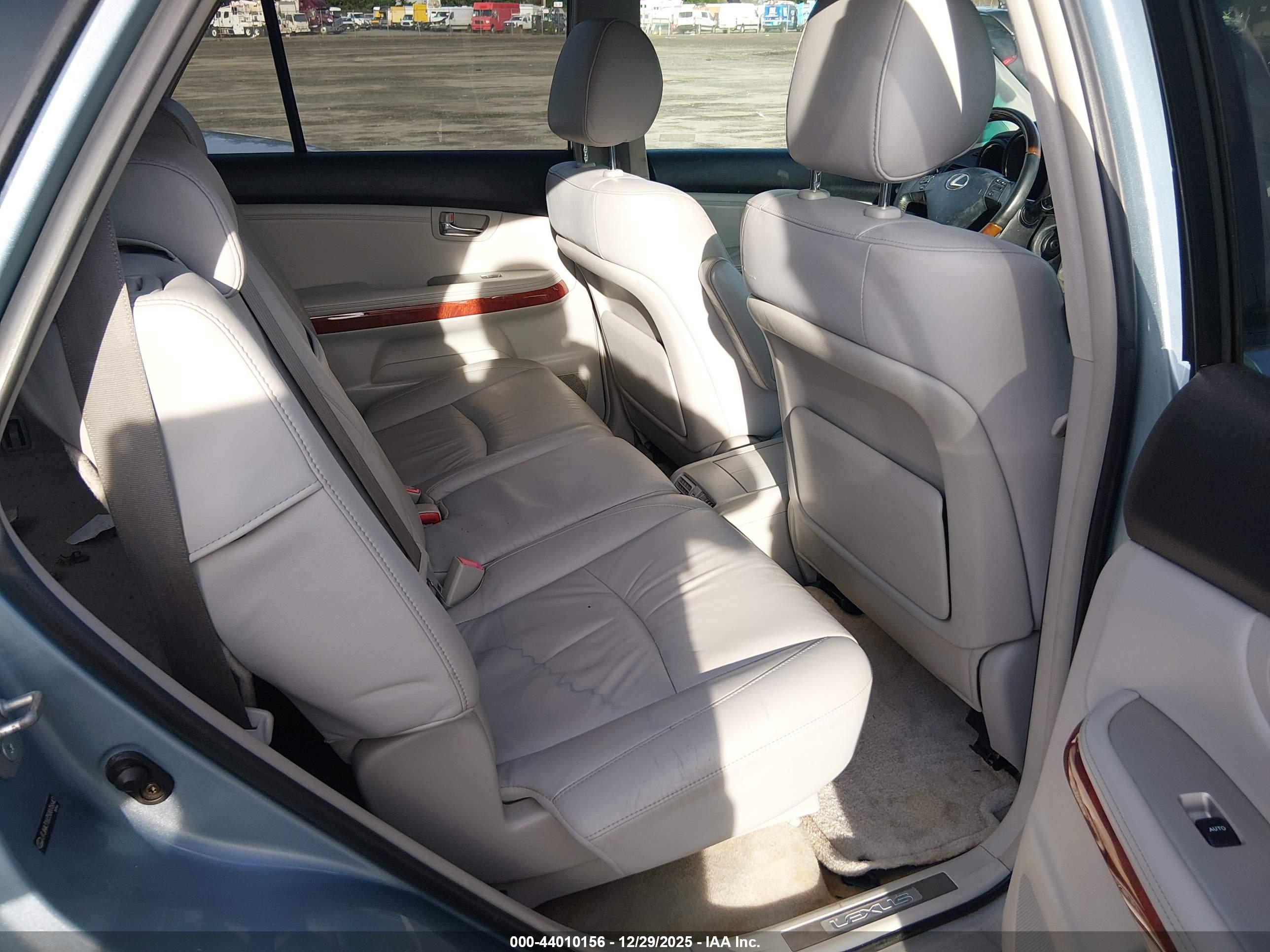 LEXUS RX image 8