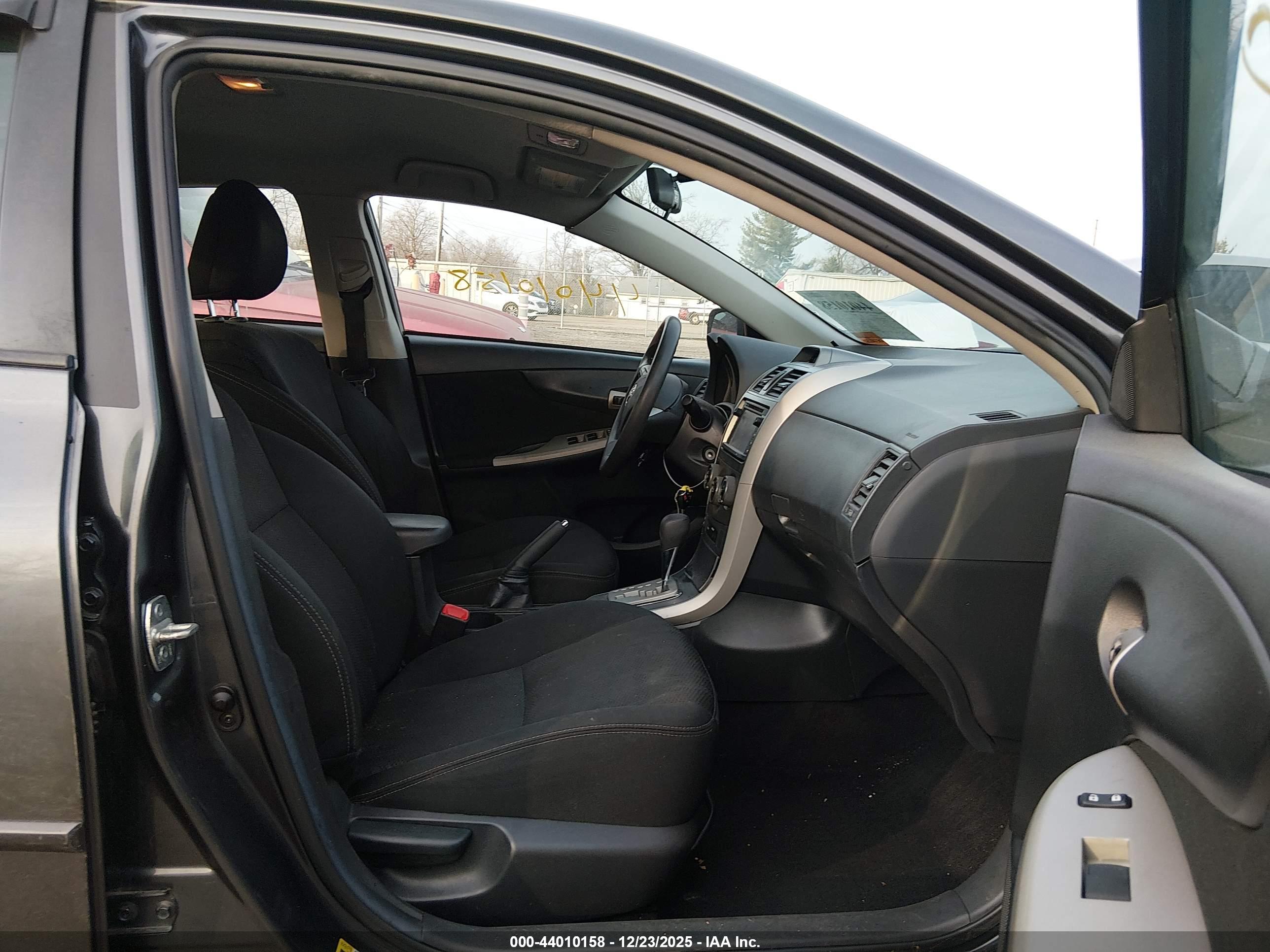 TOYOTA COROLLA image 5