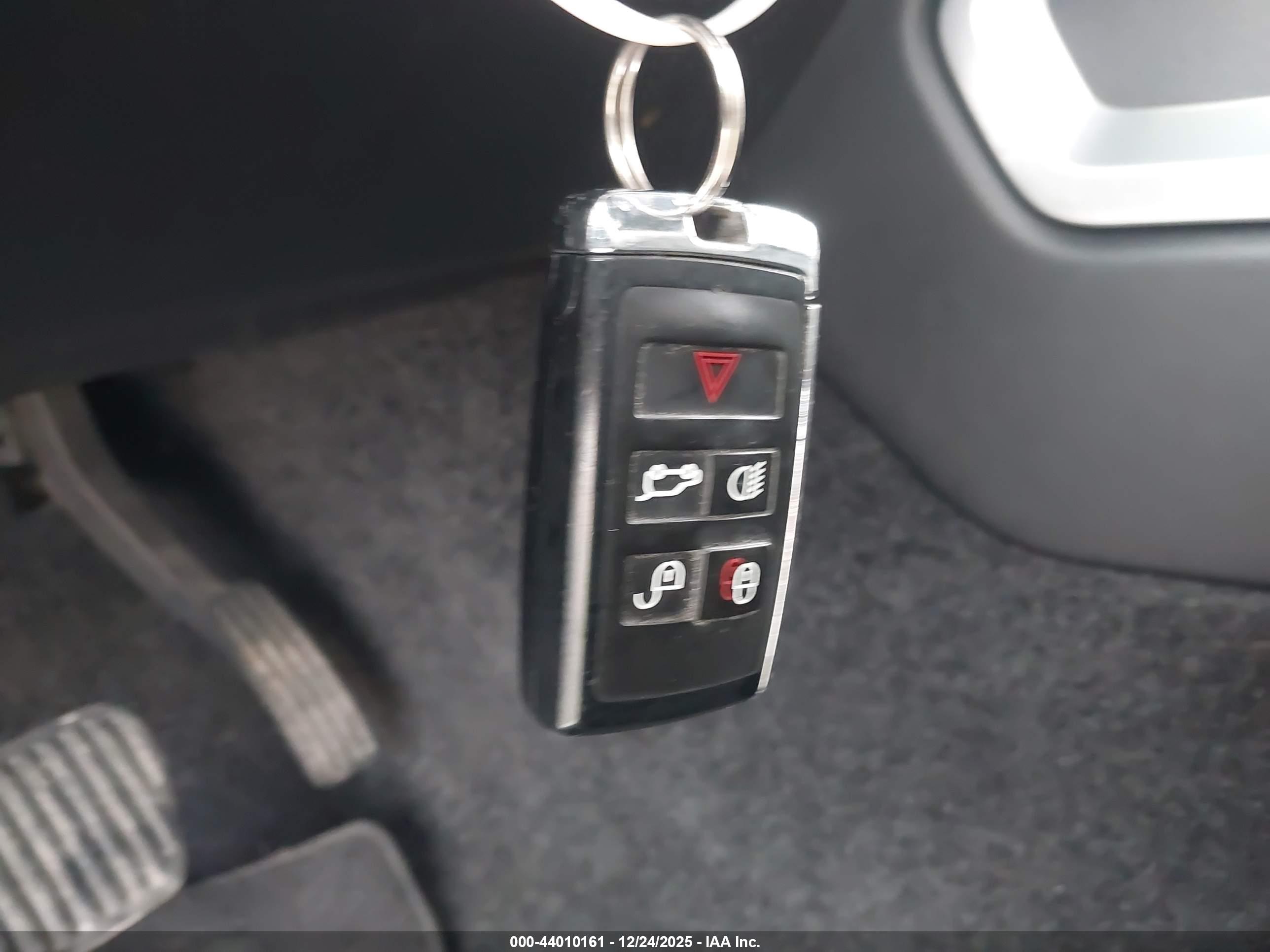 LAND ROVER image 11