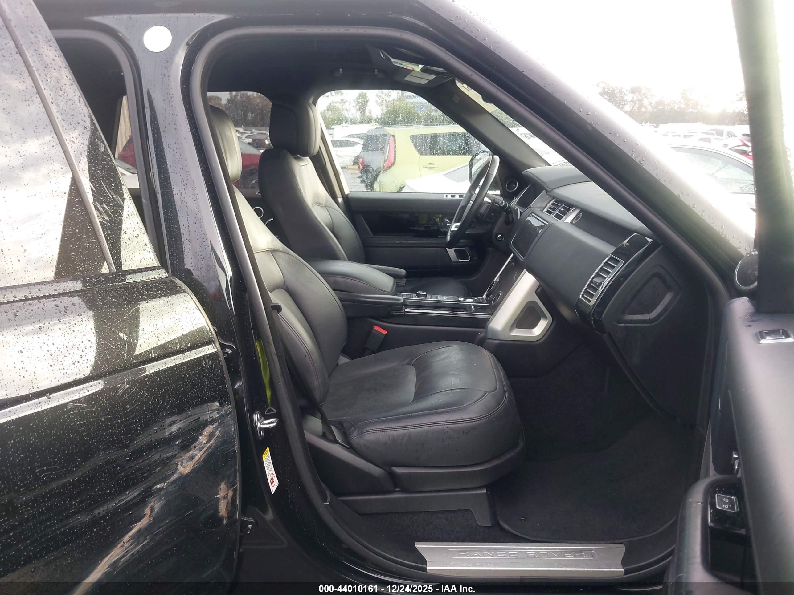 LAND ROVER image 5