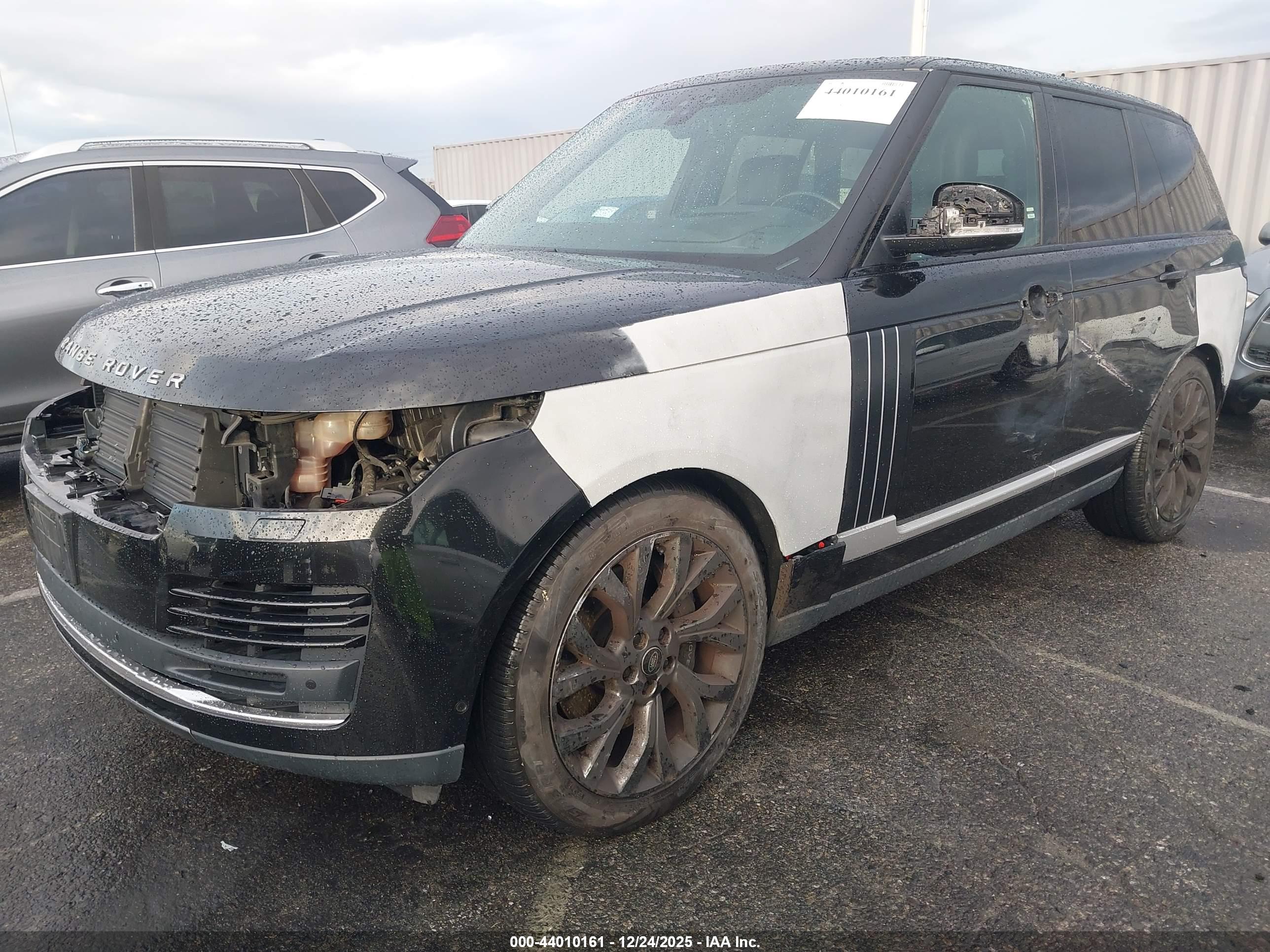 LAND ROVER image 6