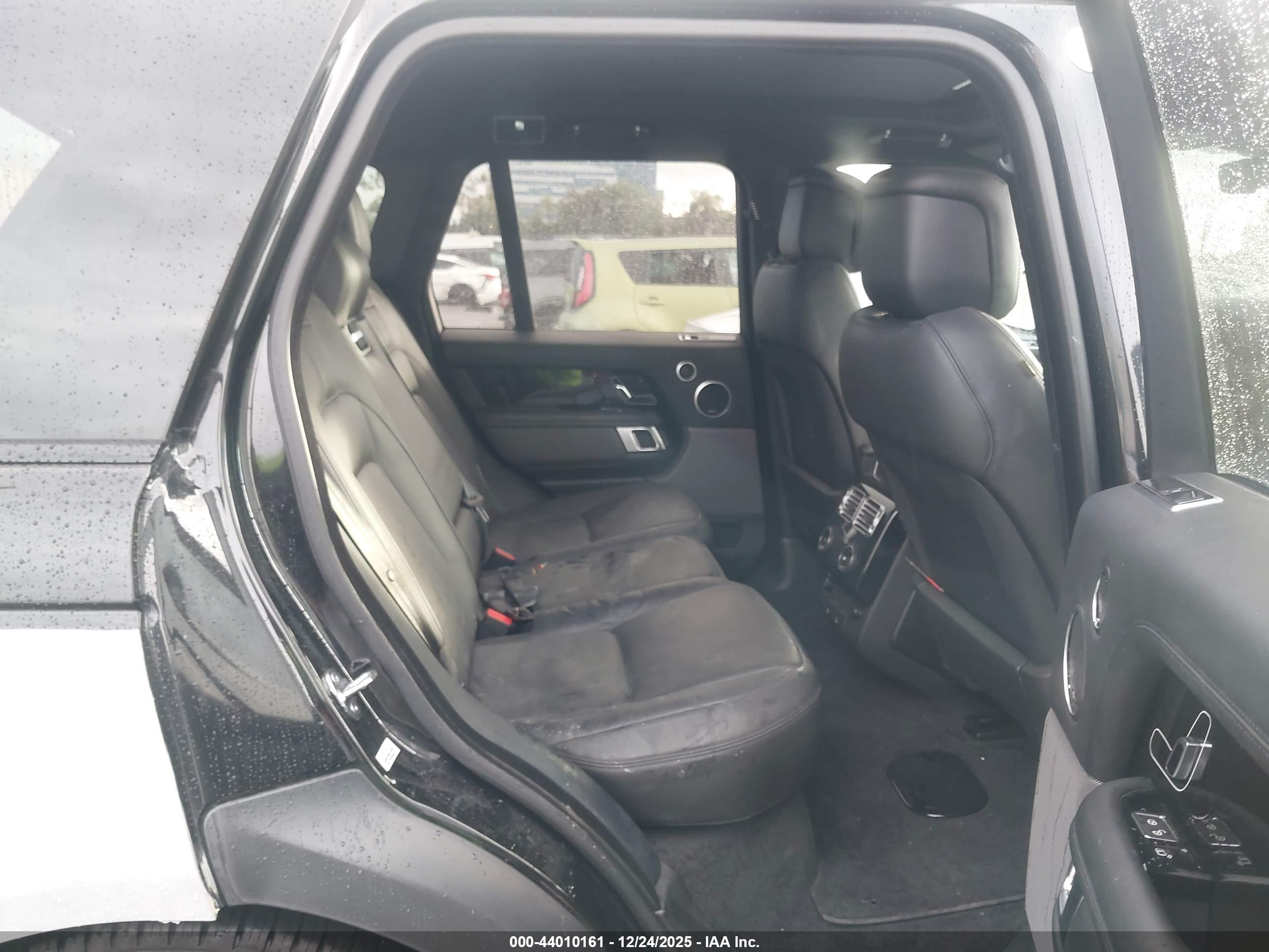 LAND ROVER image 8