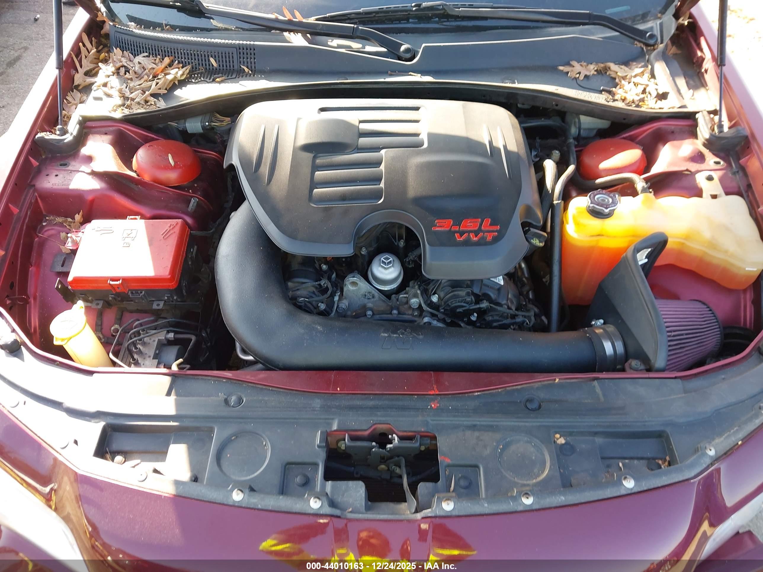 CHRYSLER 300 image 10
