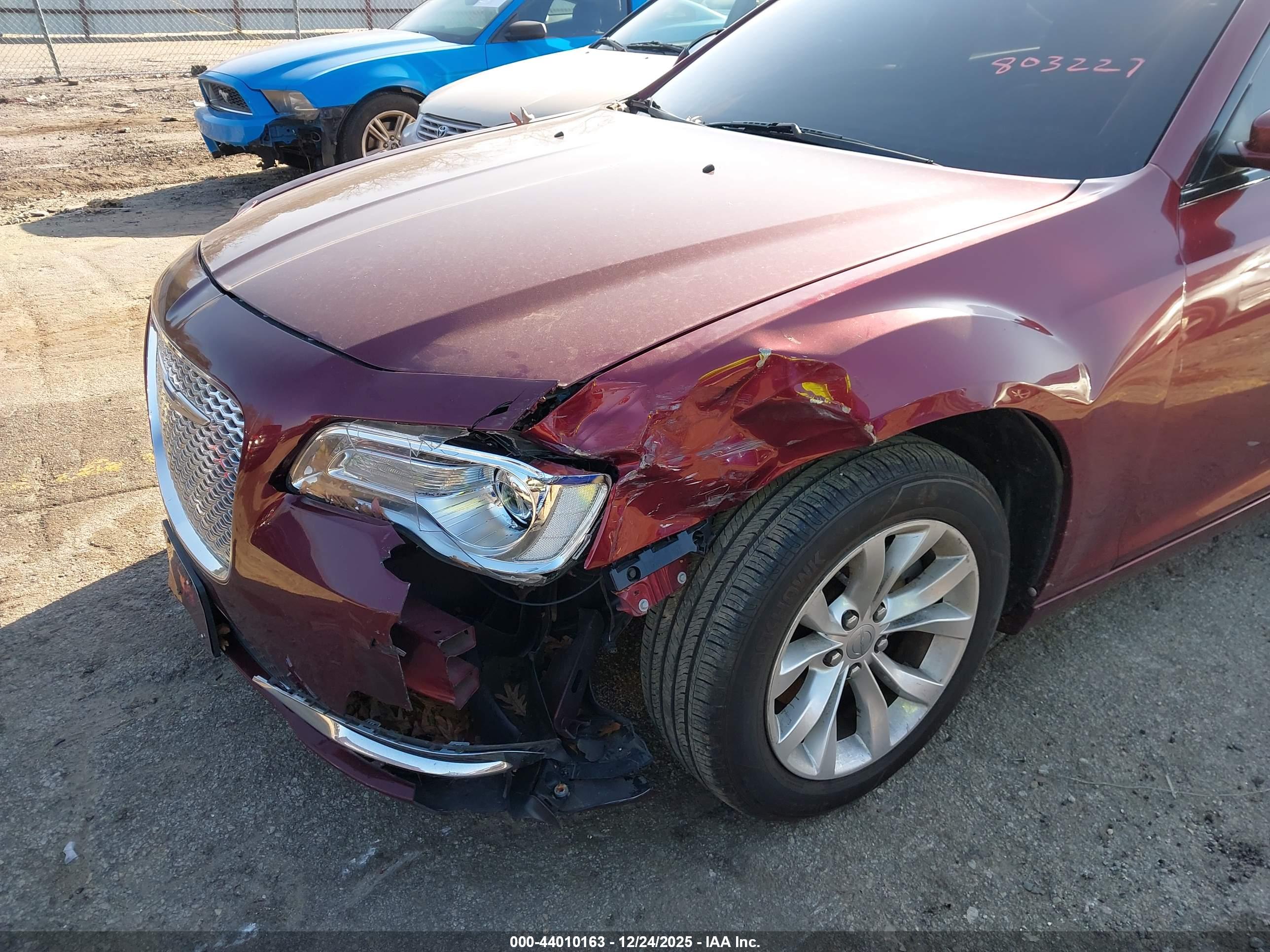 CHRYSLER 300 image 6