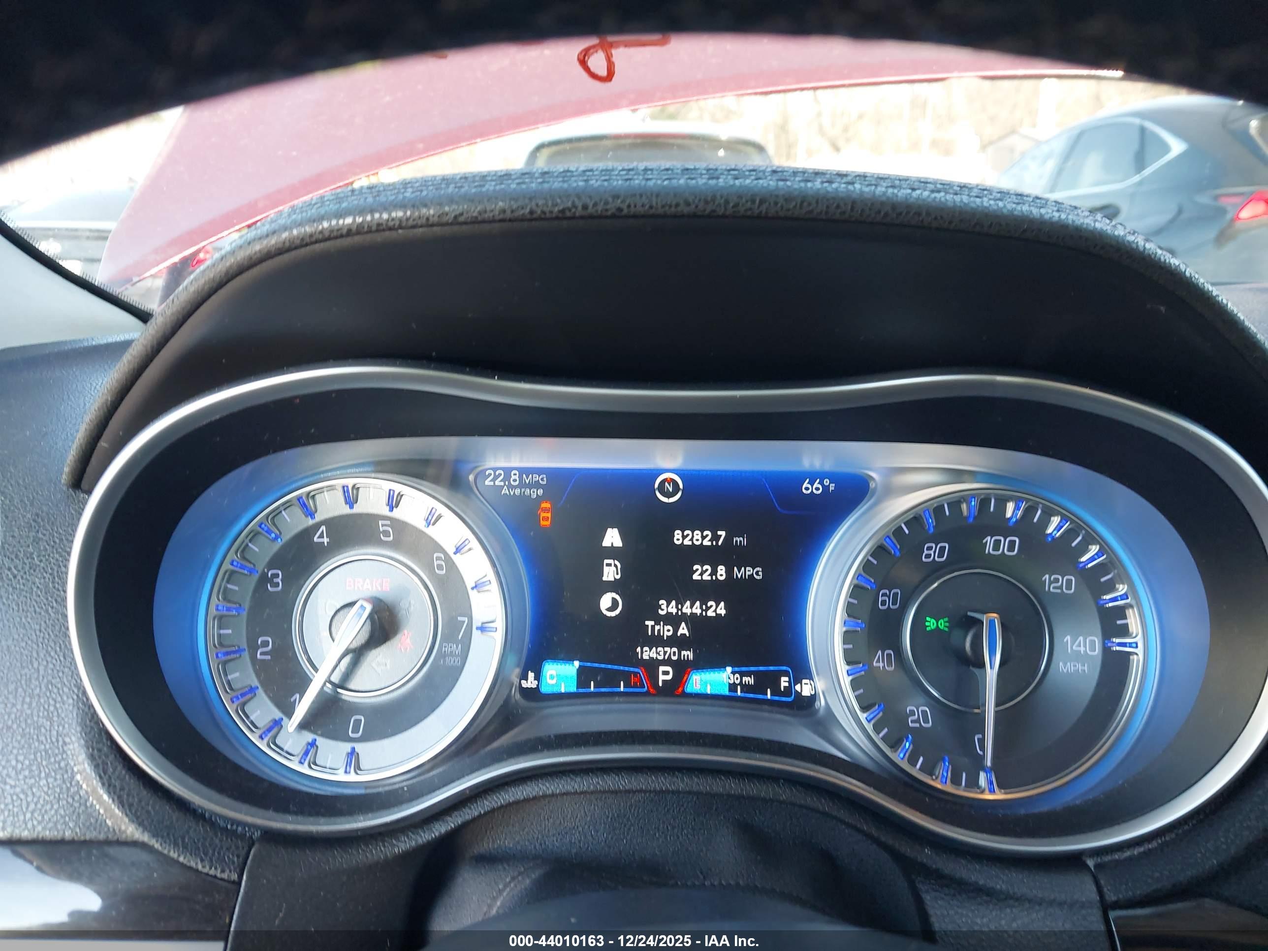 CHRYSLER 300 image 7