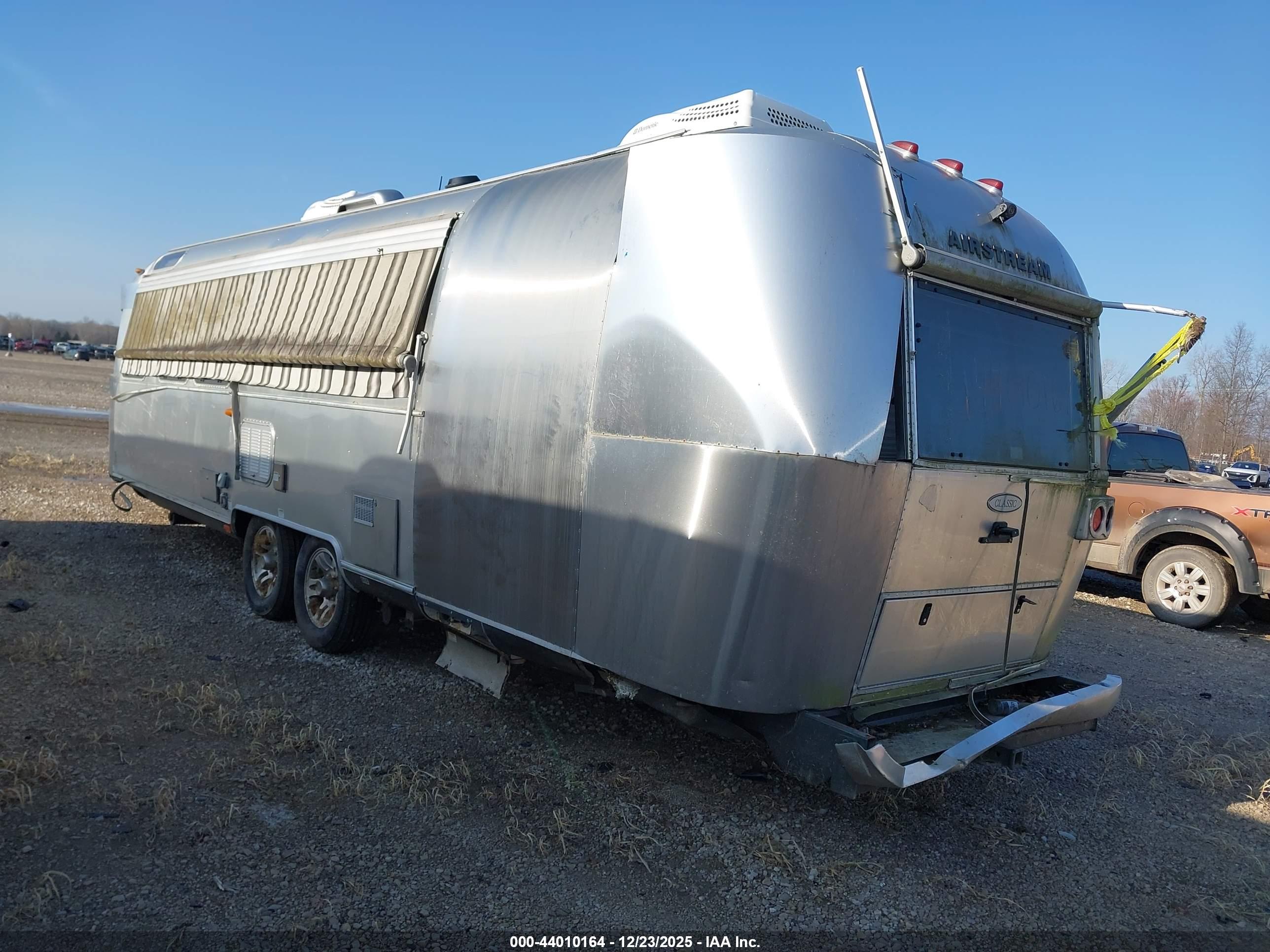 AIRSTREAM TRAILER image 3