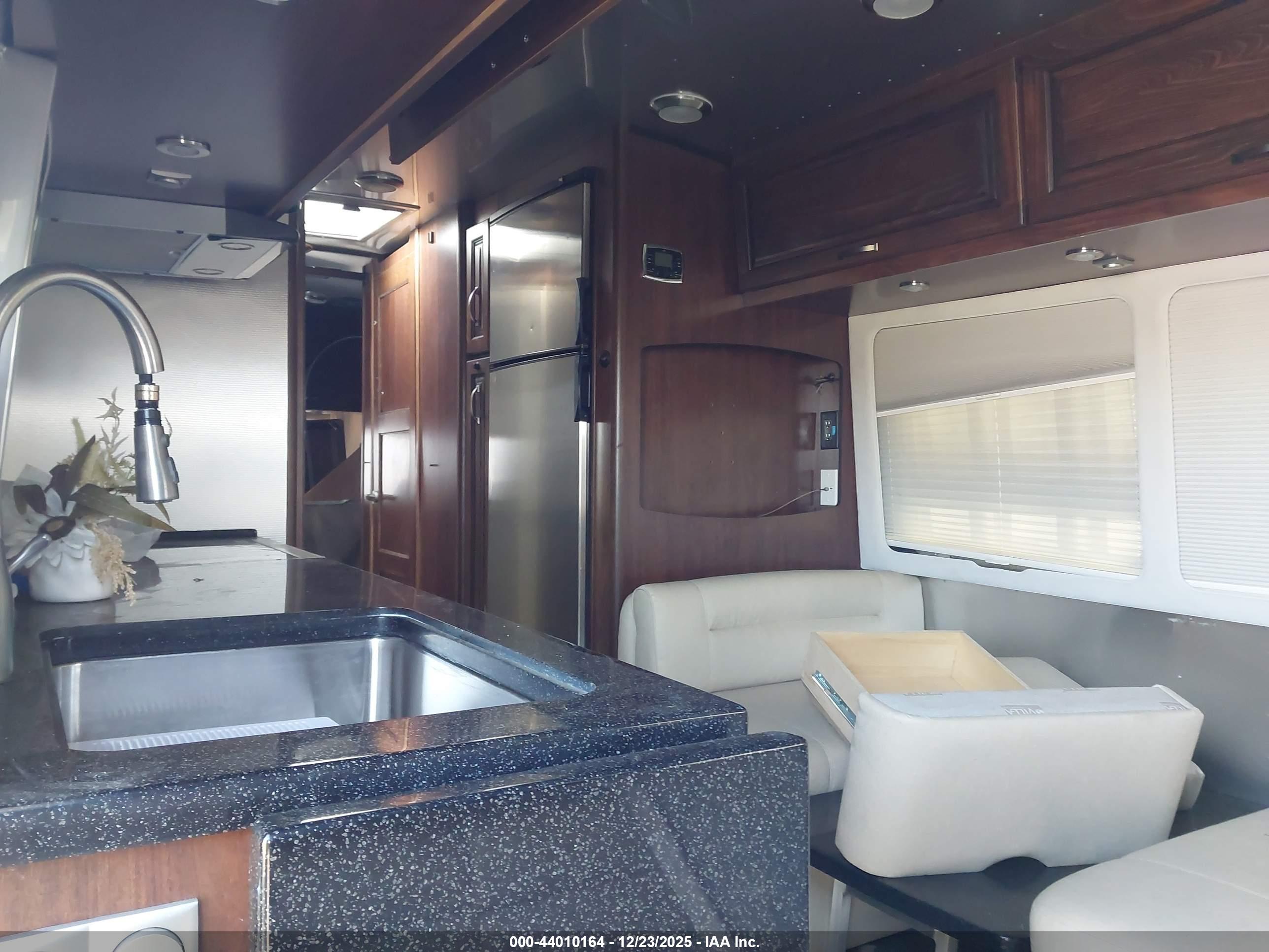 AIRSTREAM TRAILER image 5