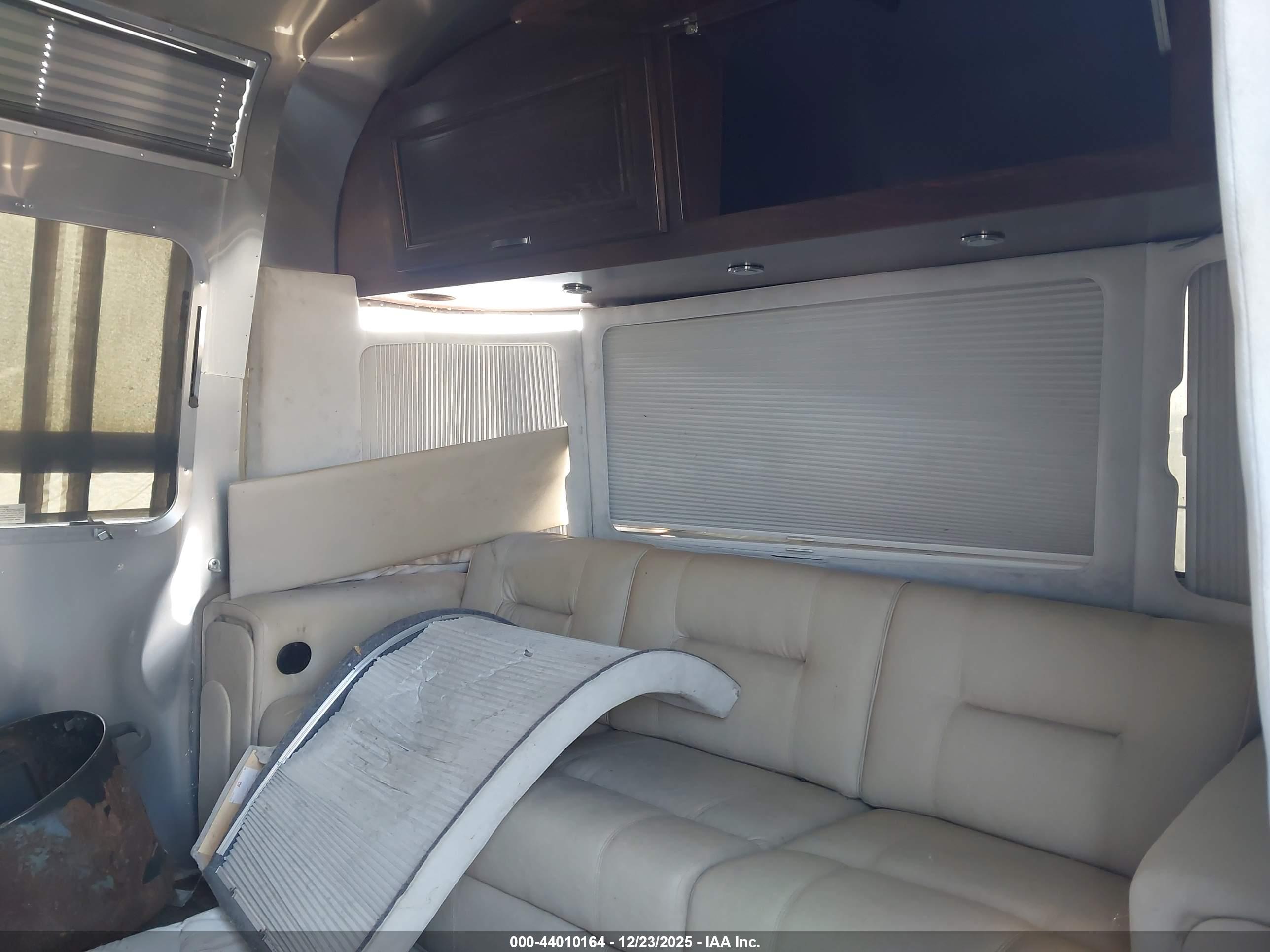 AIRSTREAM TRAILER image 8