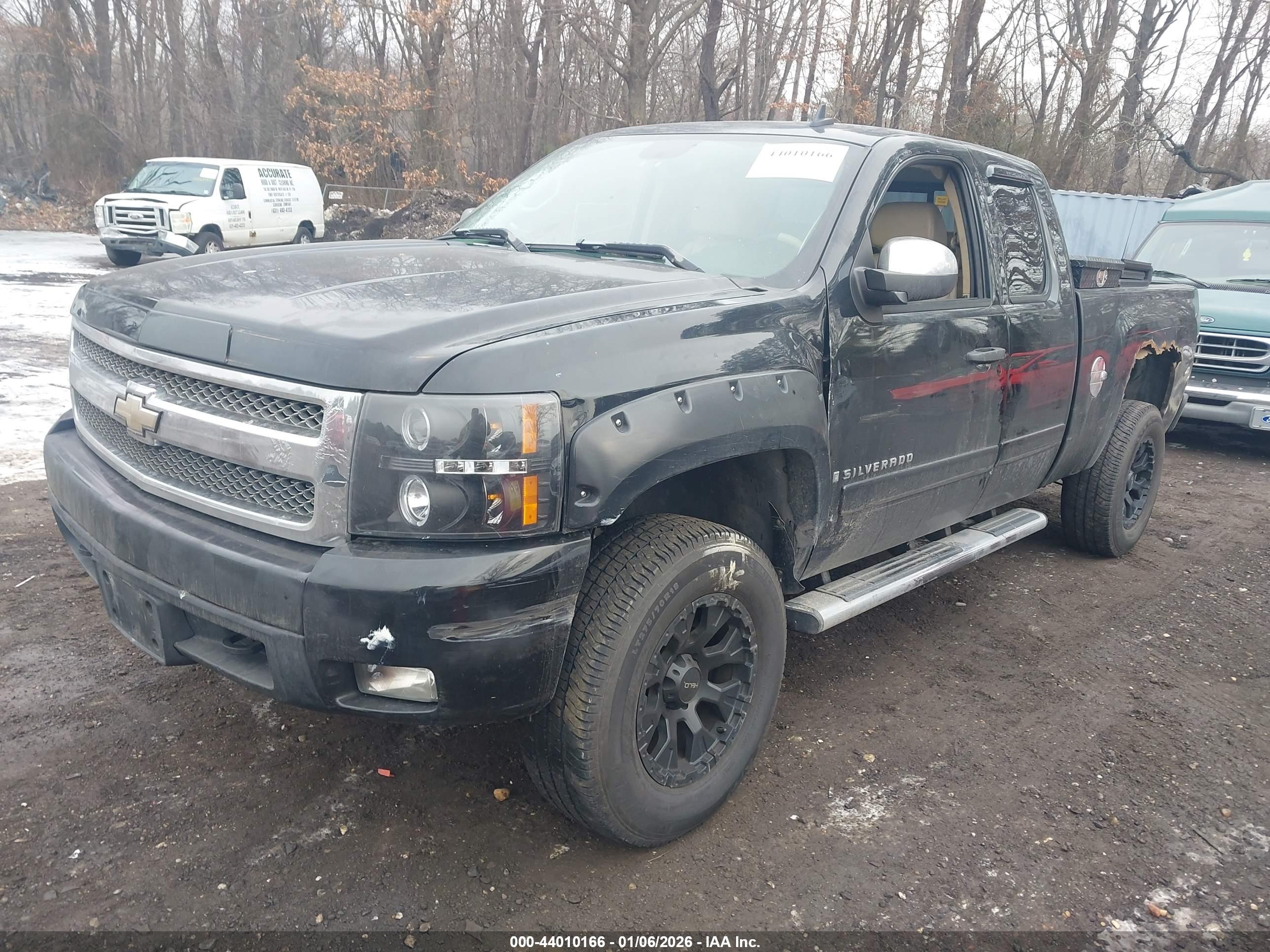 CHEVROLET SILVERADO image 2
