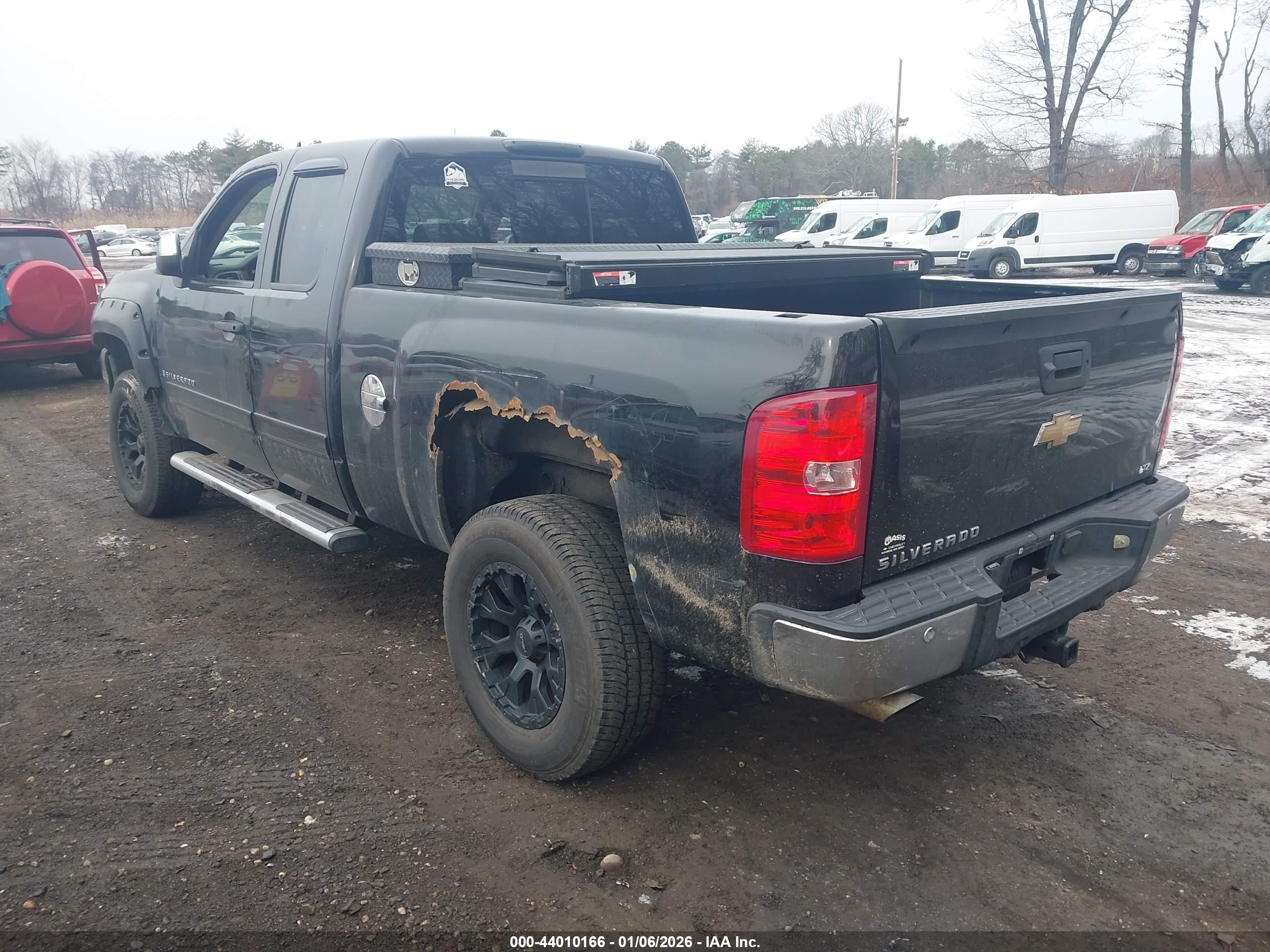 CHEVROLET SILVERADO image 3