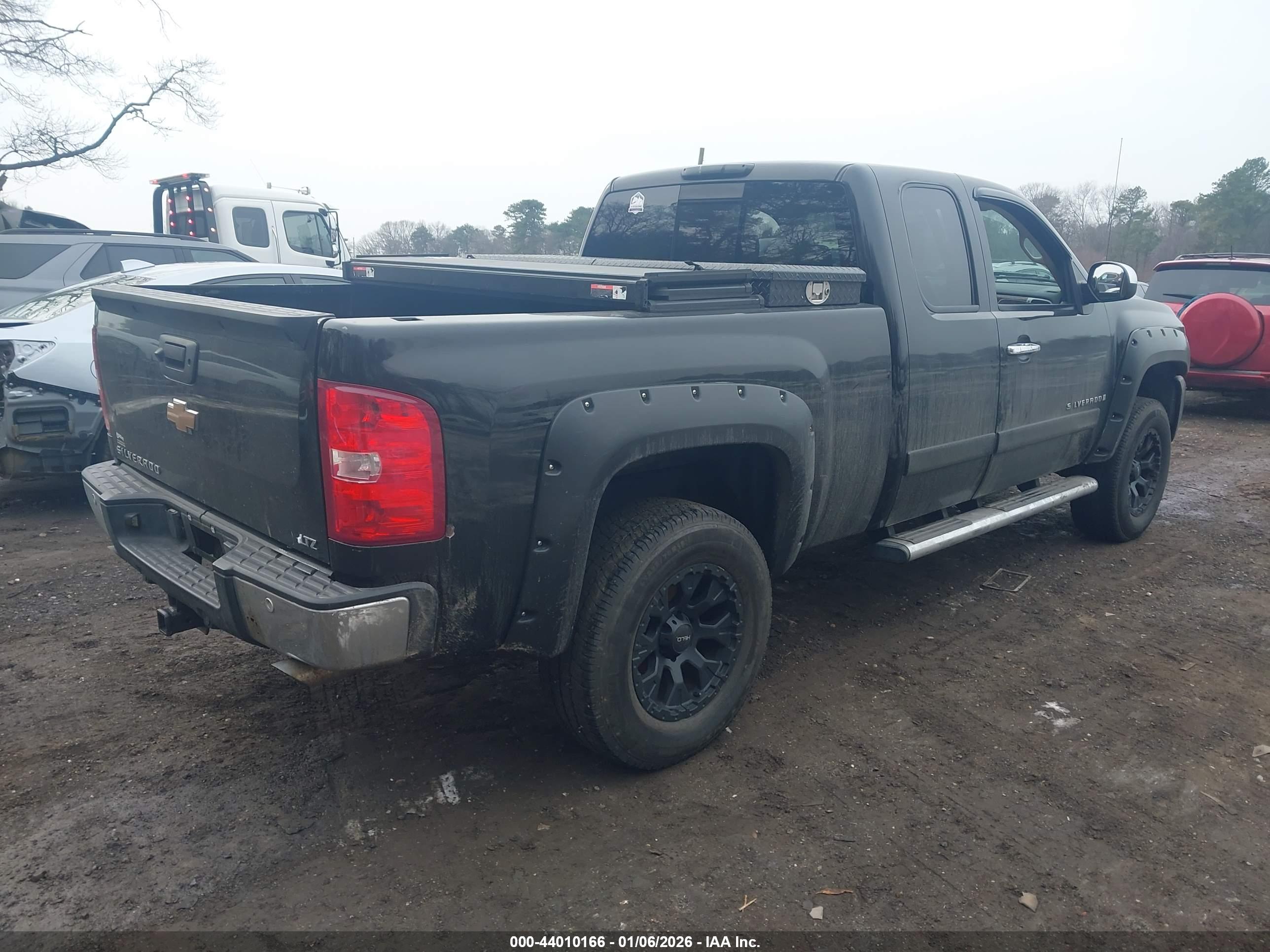 CHEVROLET SILVERADO image 4