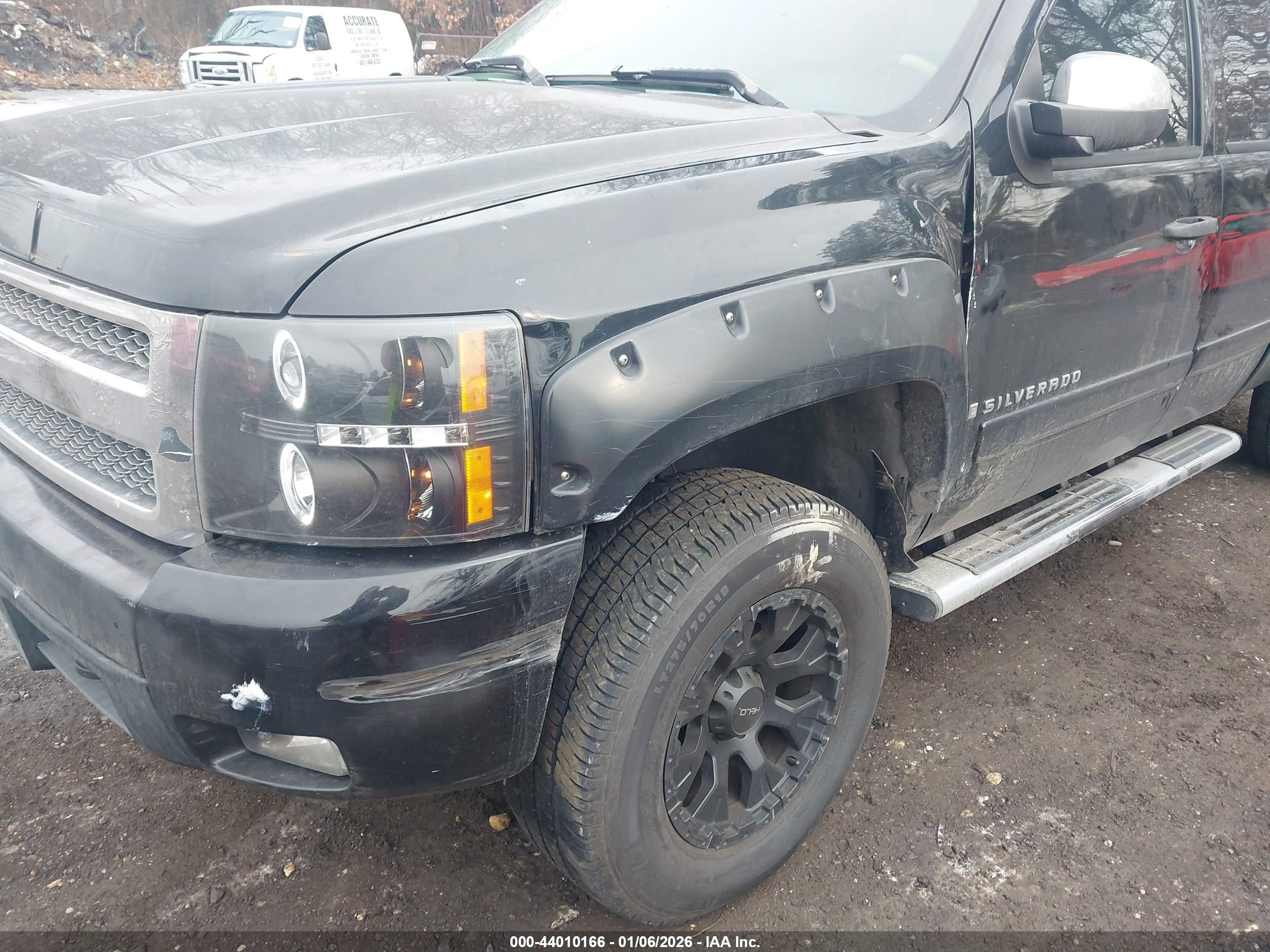 CHEVROLET SILVERADO image 6