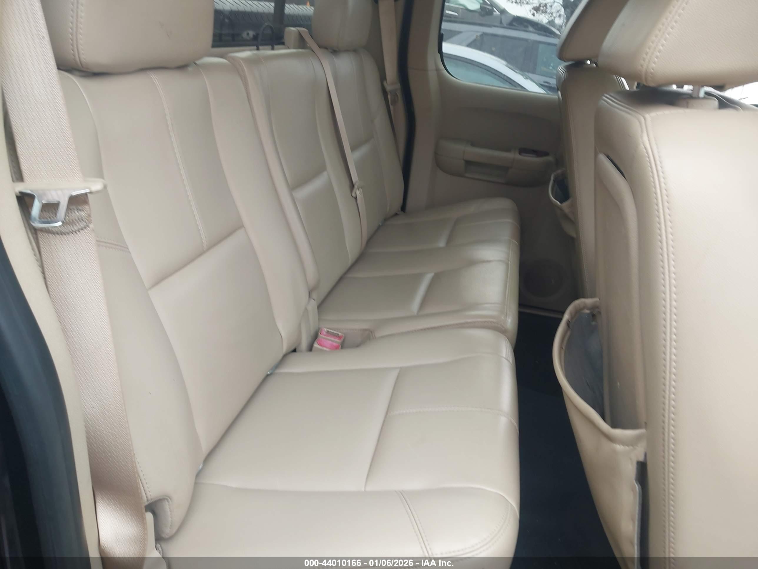 CHEVROLET SILVERADO image 8