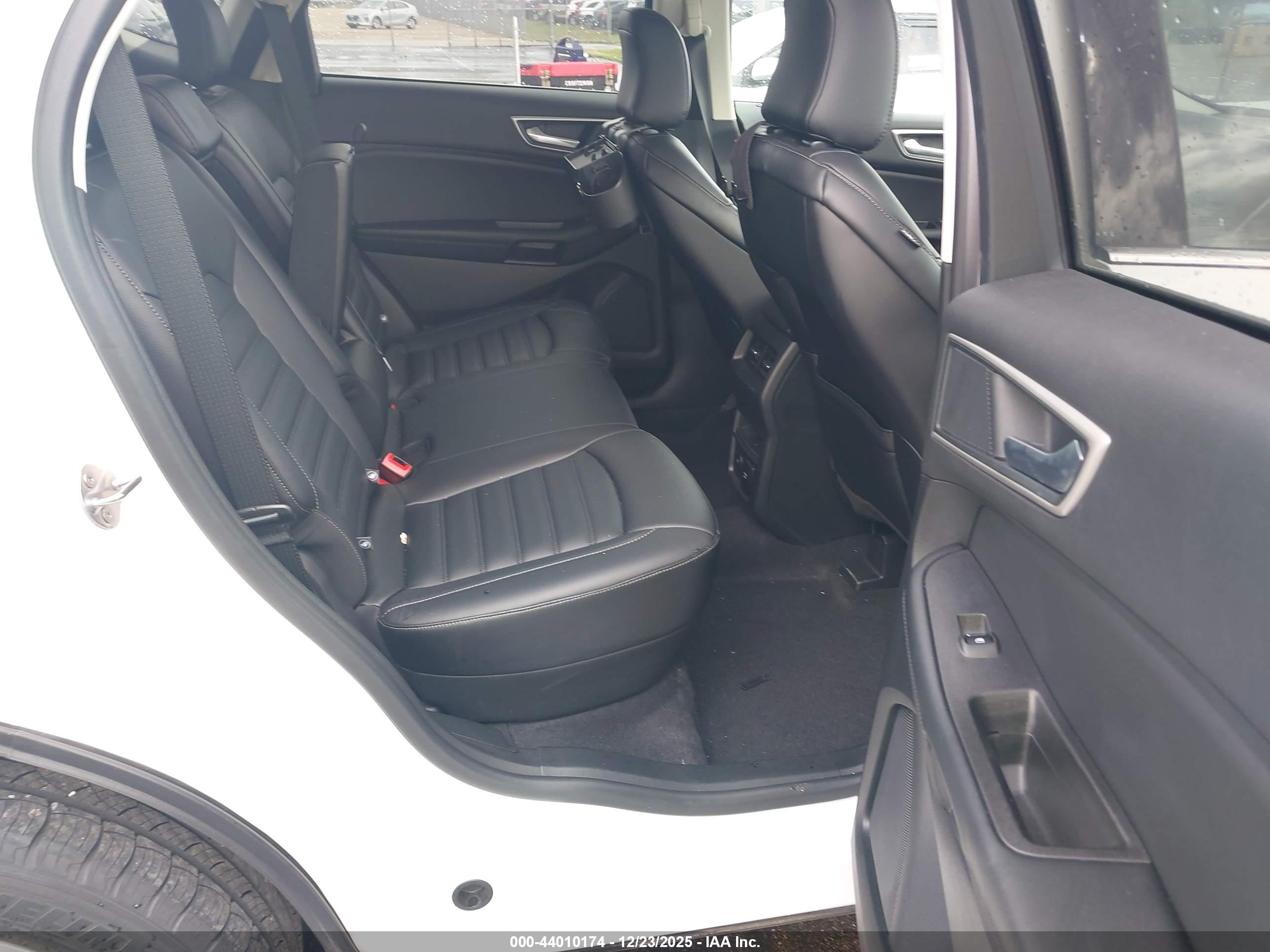 FORD EDGE image 8
